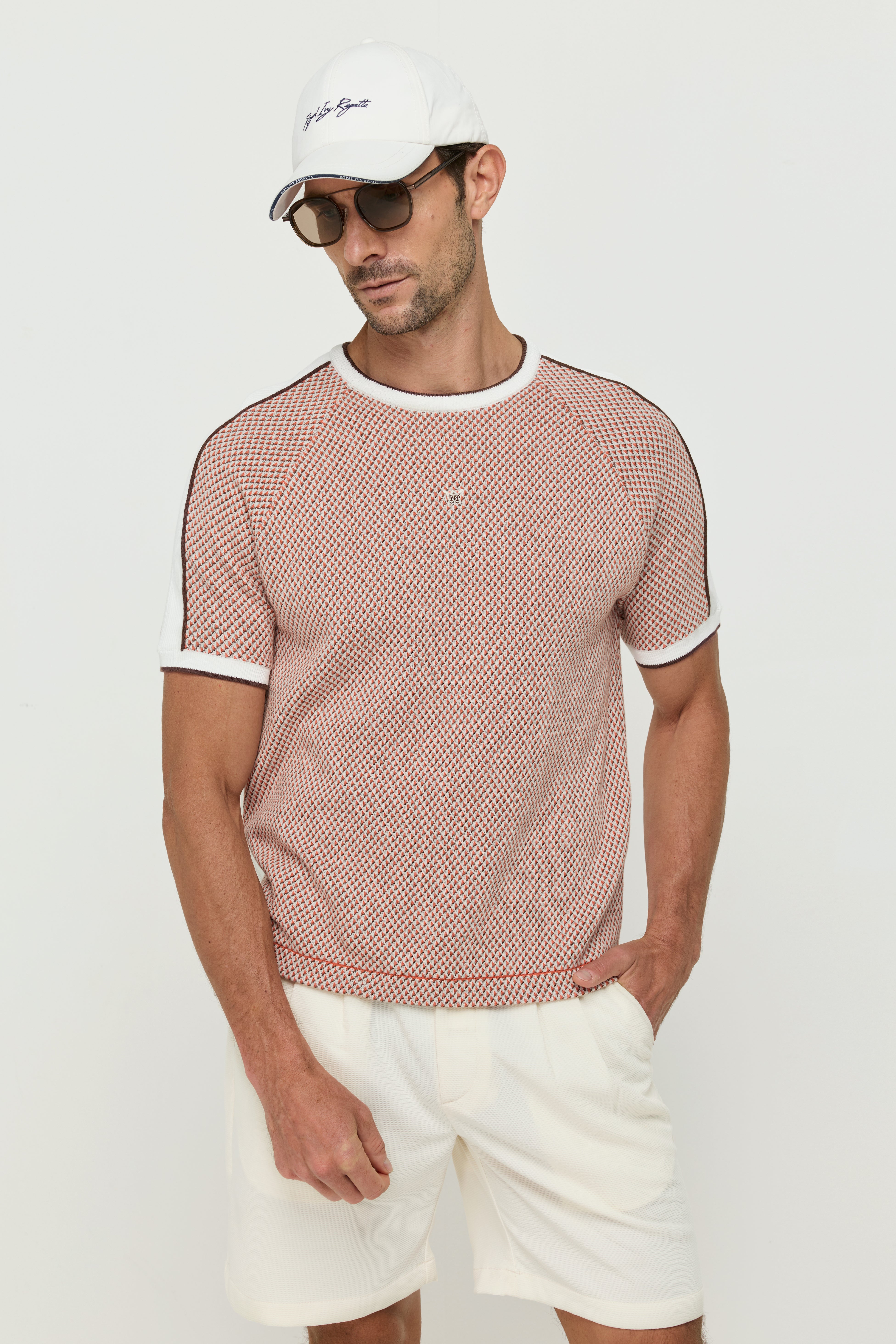 เสื้อยืดถักลายเรขาคณิต