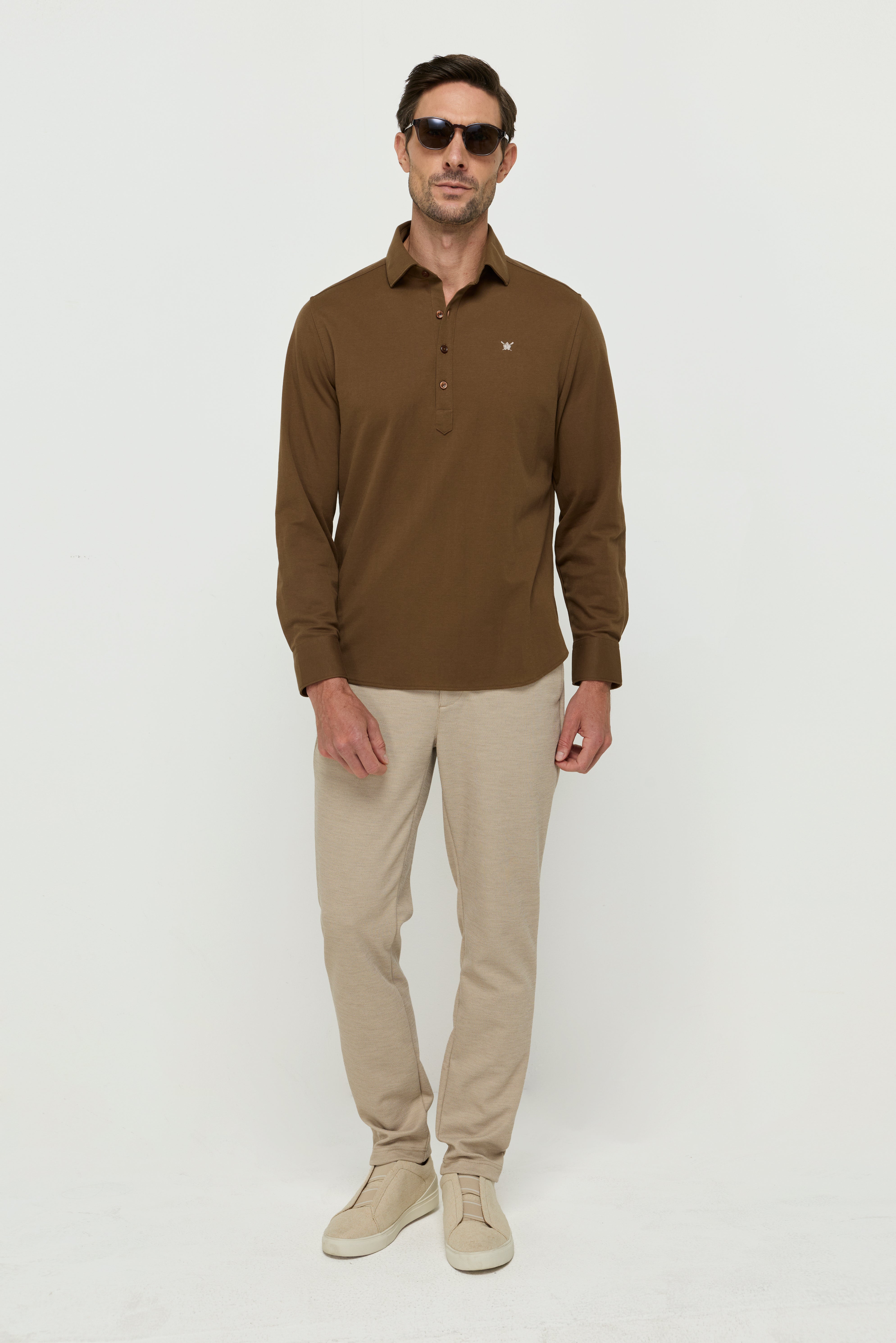 เสื้อเชิ้ตแขนสั้นลายทางย้อมสี