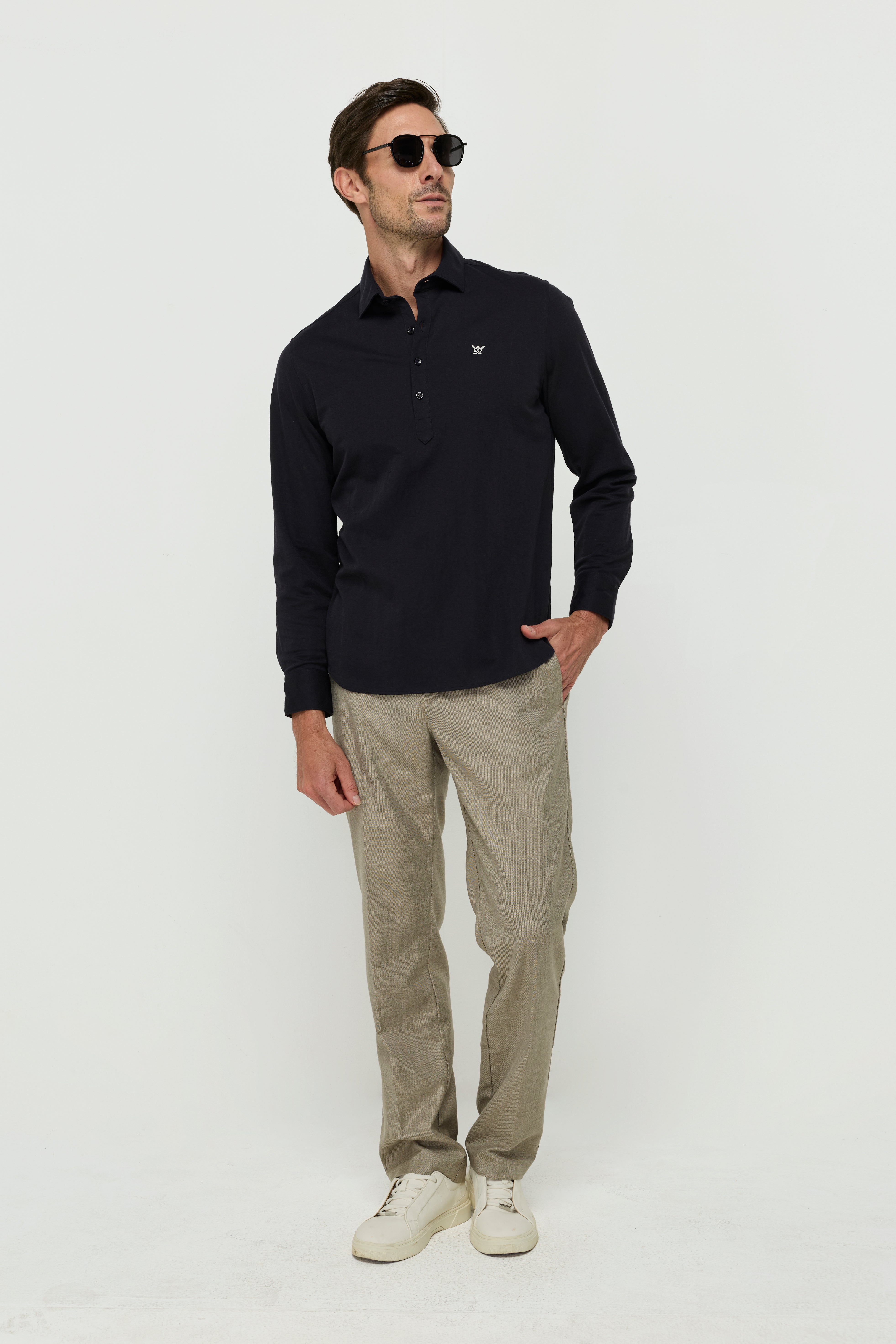 เสื้อเชิ้ตผ้าปิเก้กระดุมครึ่งตัว