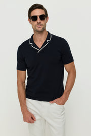 เสื้อโปโลคอปกแบบมีรอยบาก ทำจากผ้าถัก