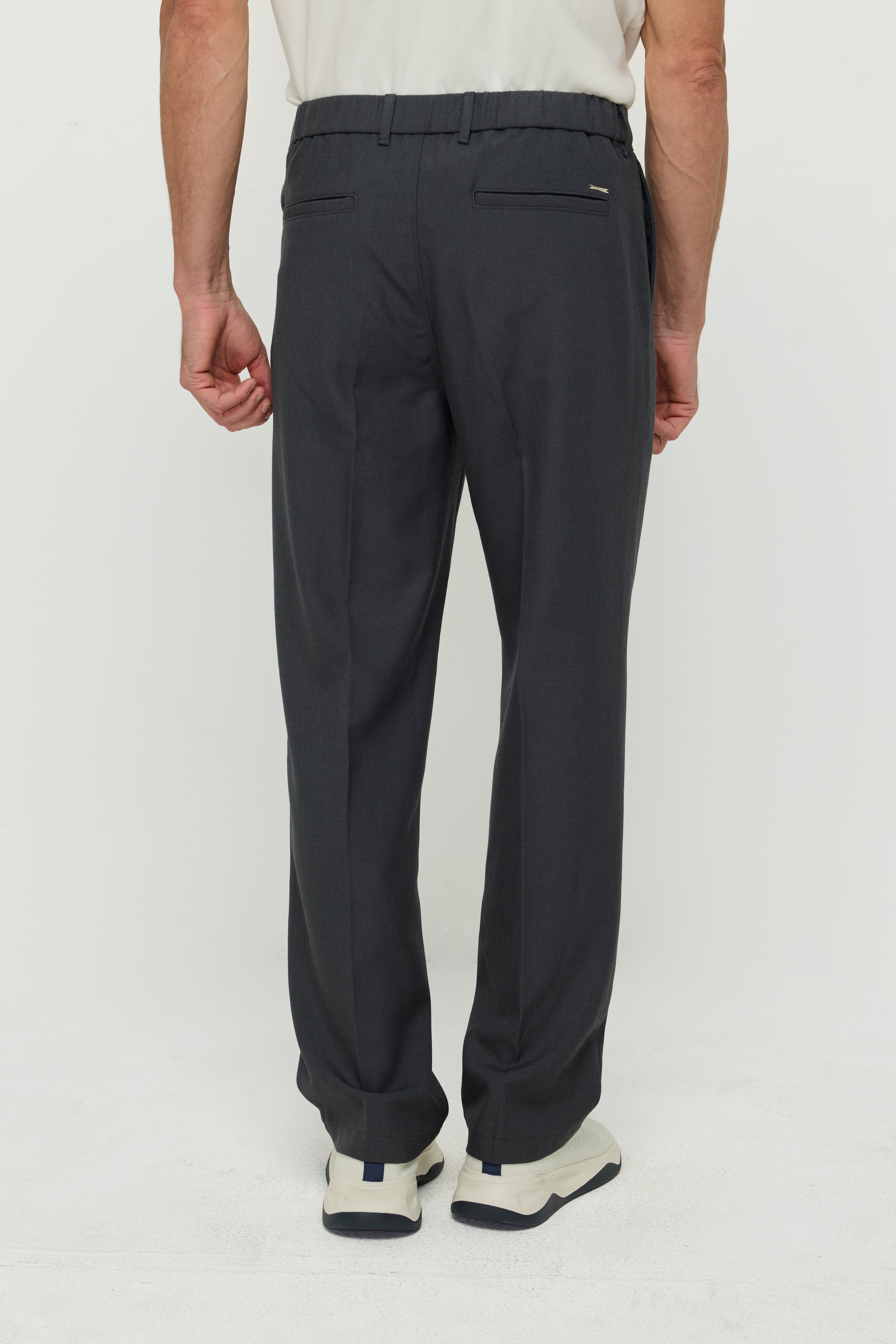 กางเกงขายาวทรงกว้าง