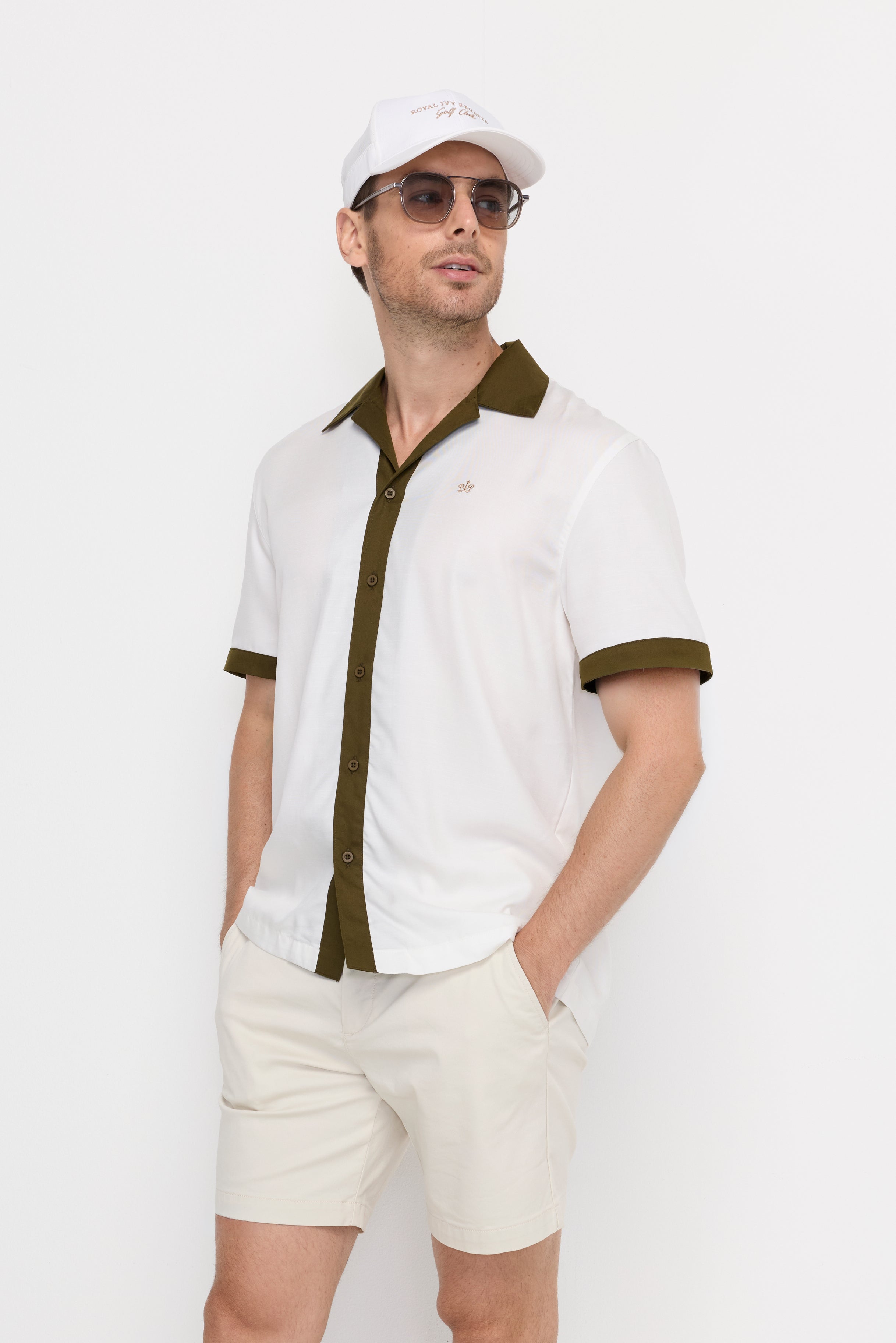 เสื้อเชิ้ตรีสอร์ท