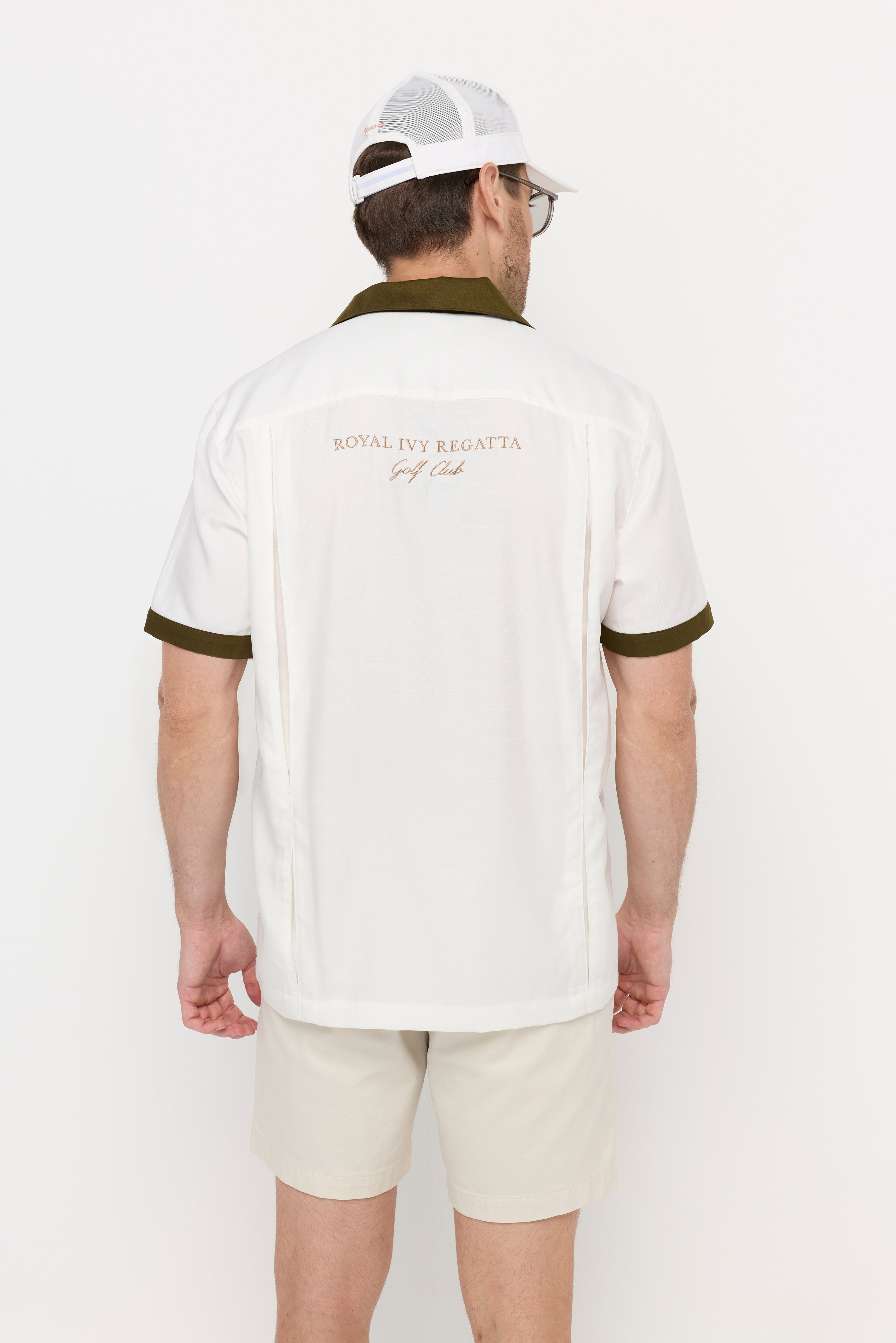 เสื้อเชิ้ตรีสอร์ท