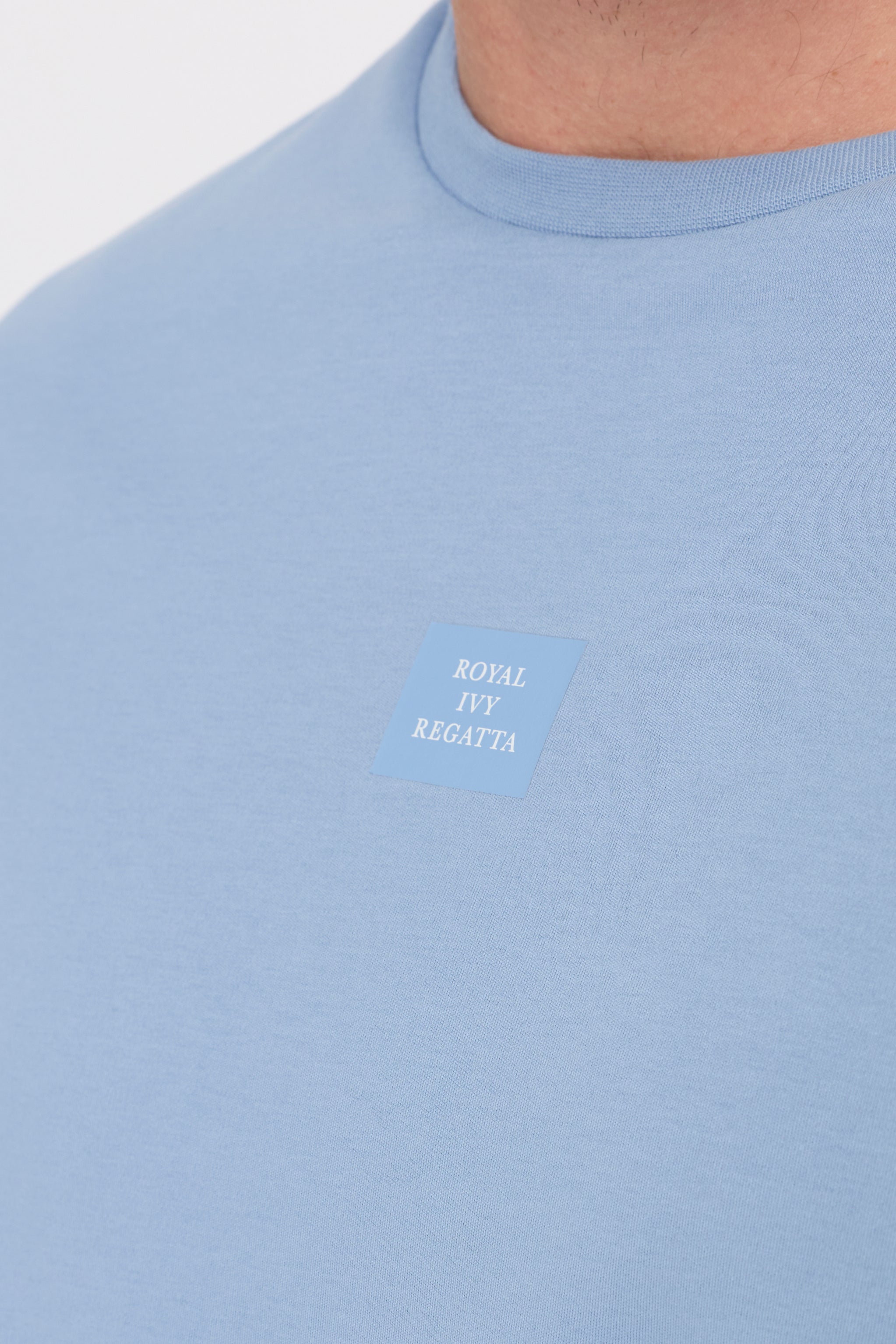 MINIMAL LOGO PATCH CREWNECK T-SHIRT