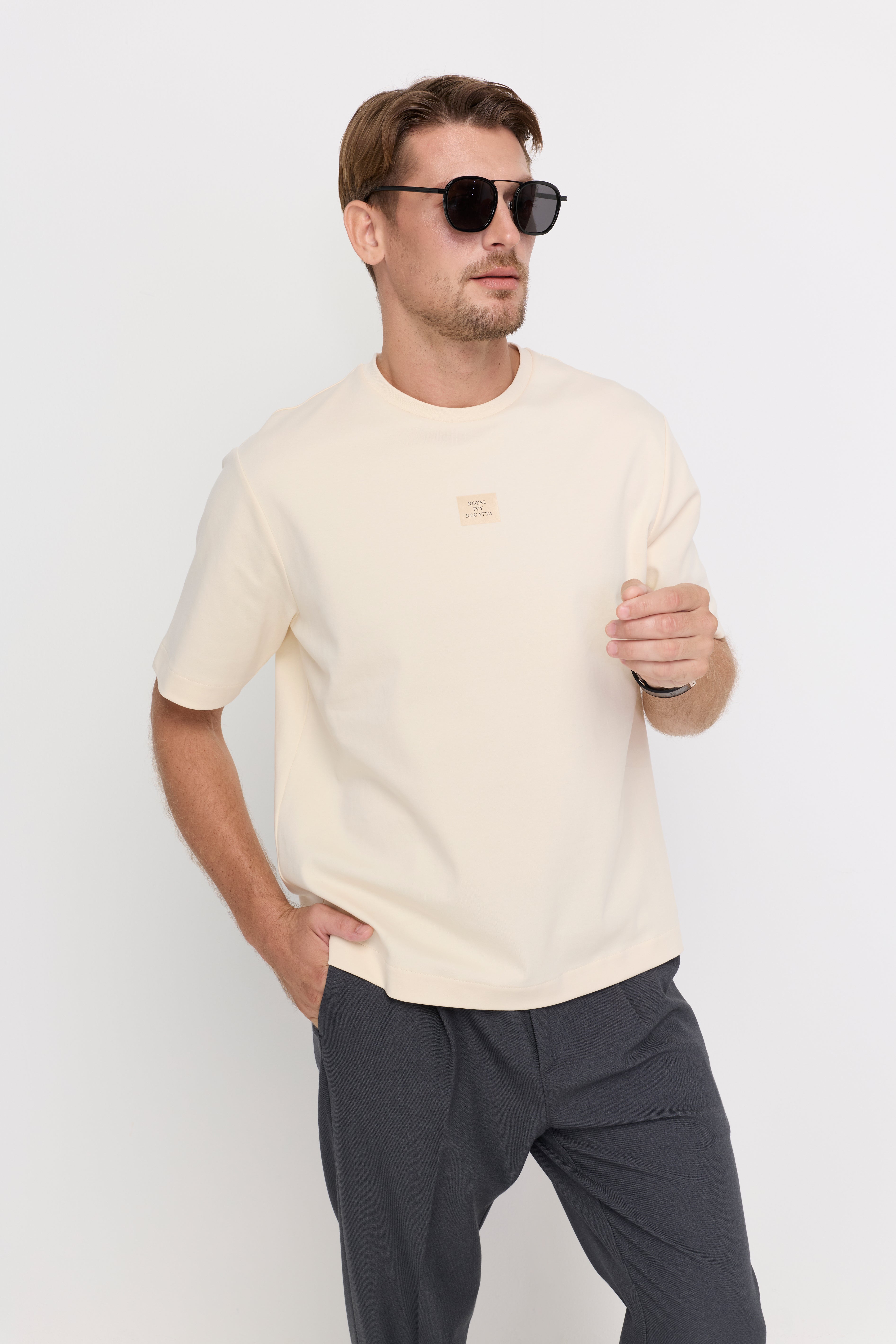 MINIMAL LOGO PATCH CREWNECK T-SHIRT