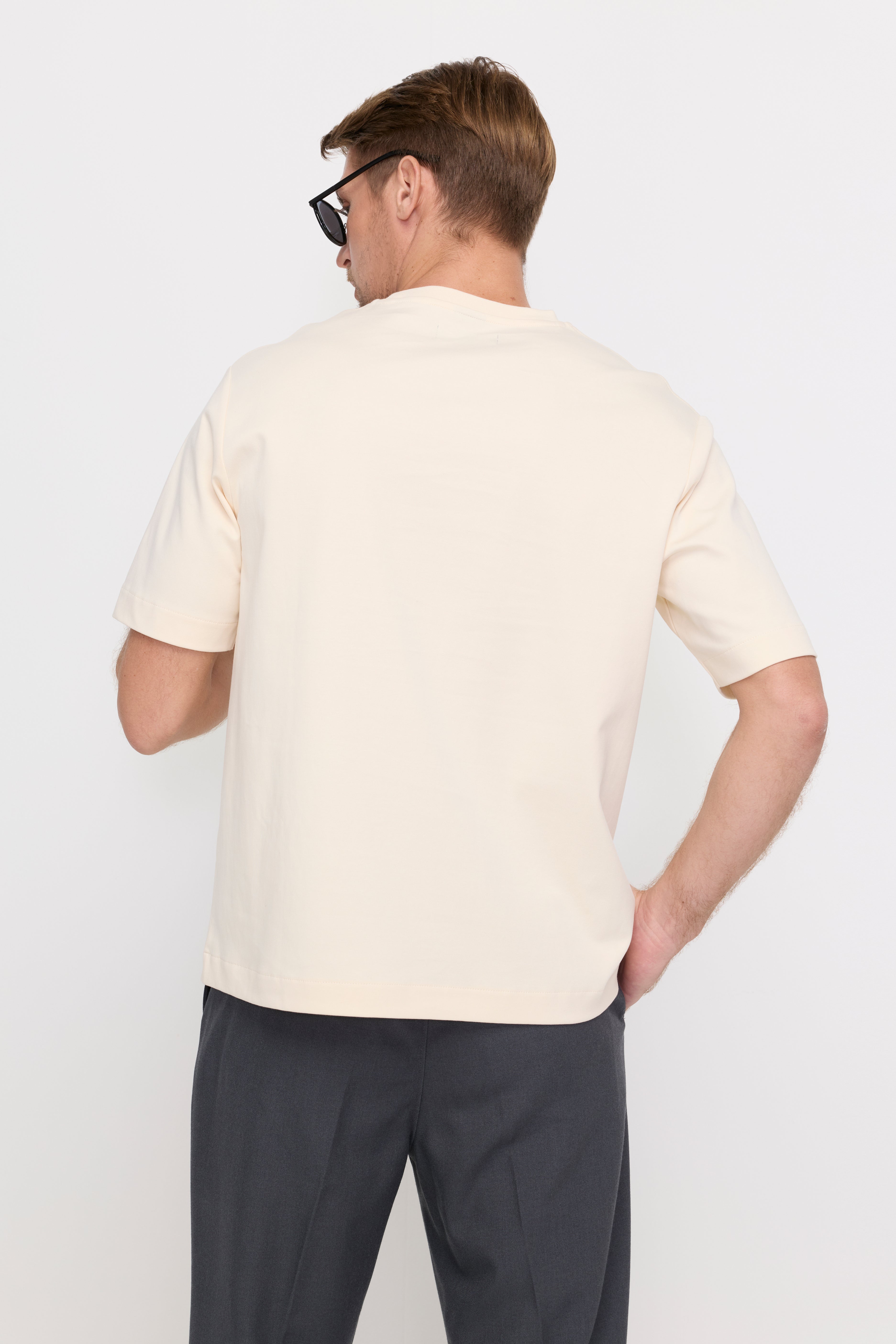 MINIMAL LOGO PATCH CREWNECK T-SHIRT