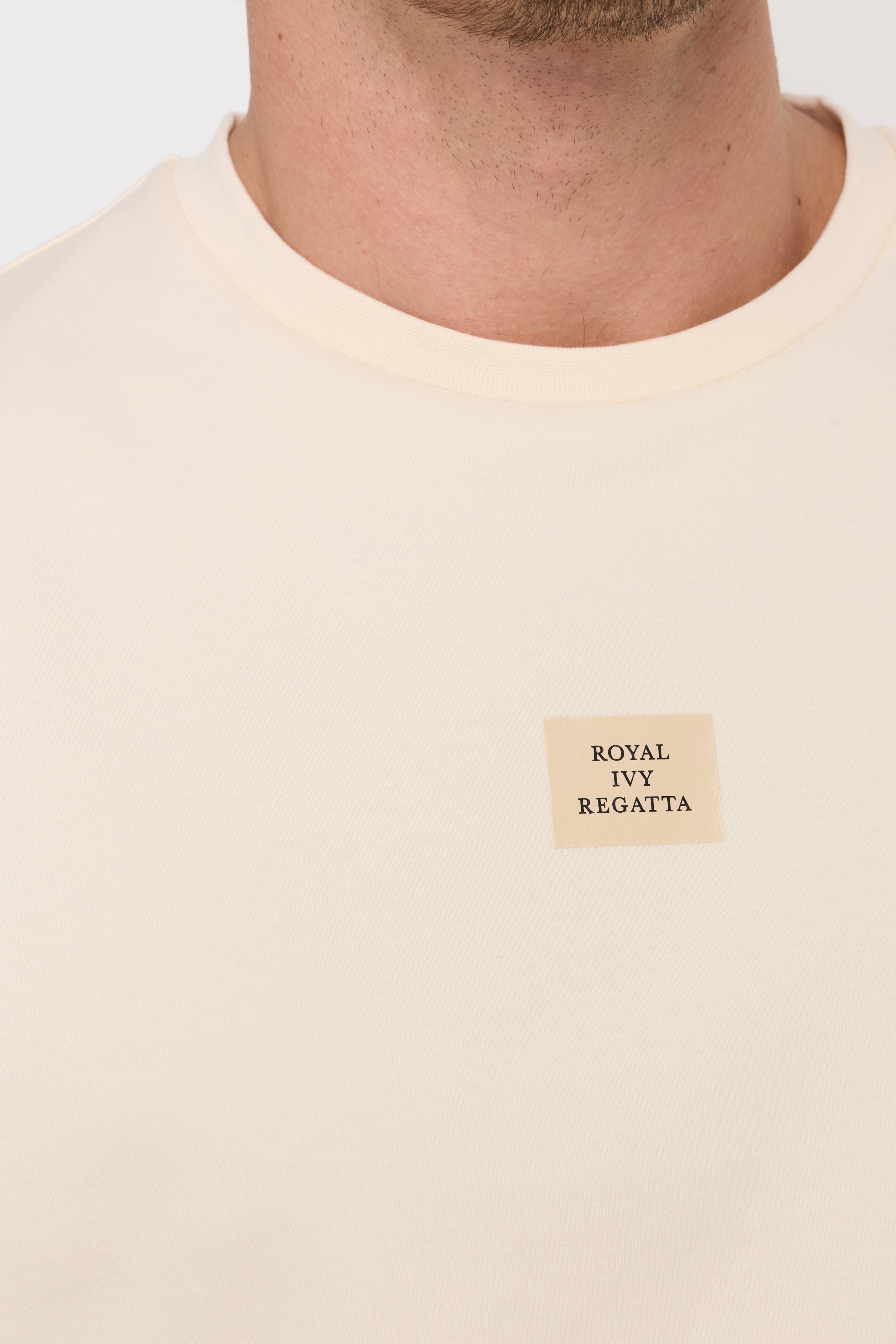 MINIMAL LOGO PATCH CREWNECK T-SHIRT