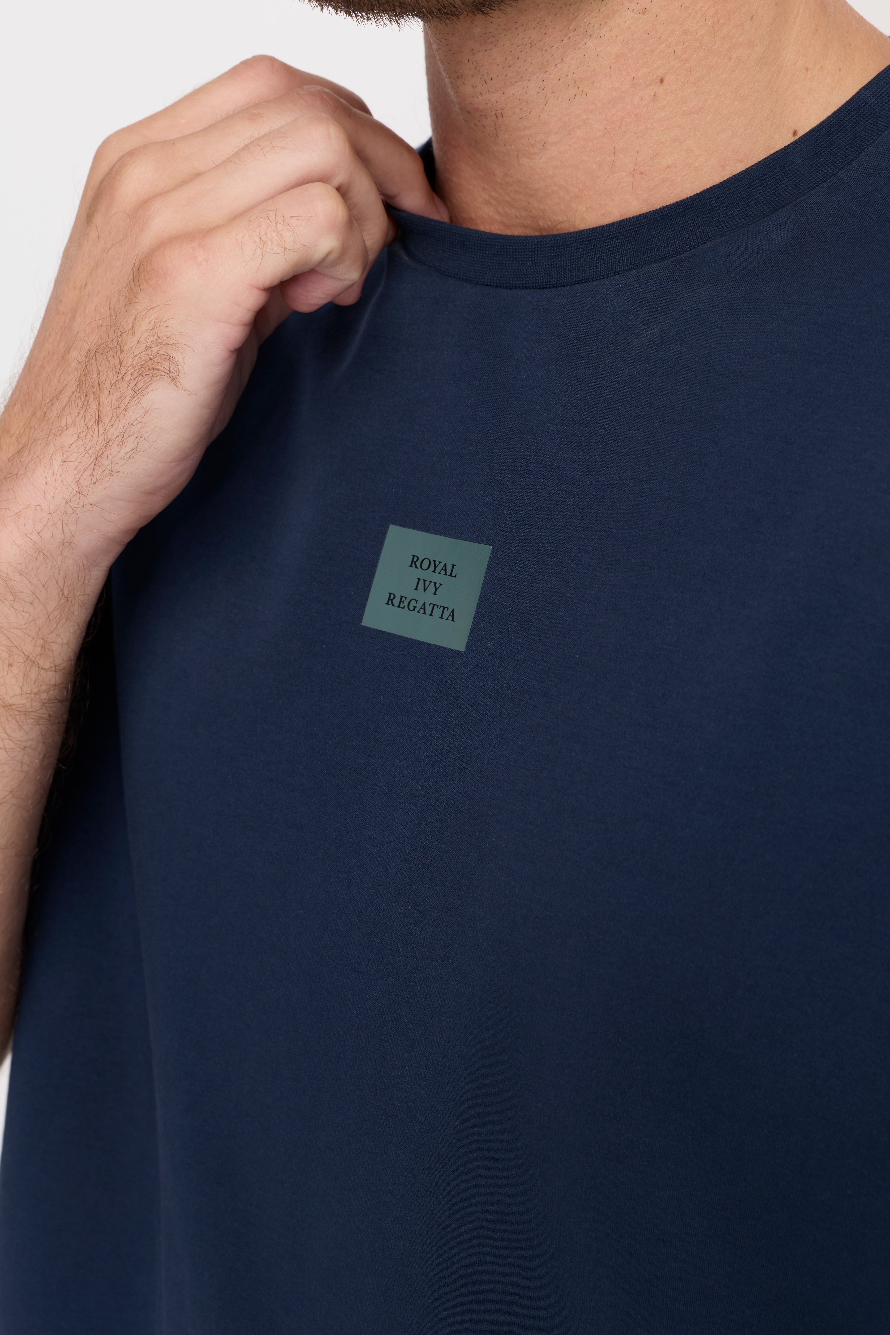 MINIMAL LOGO PATCH CREWNECK T-SHIRT