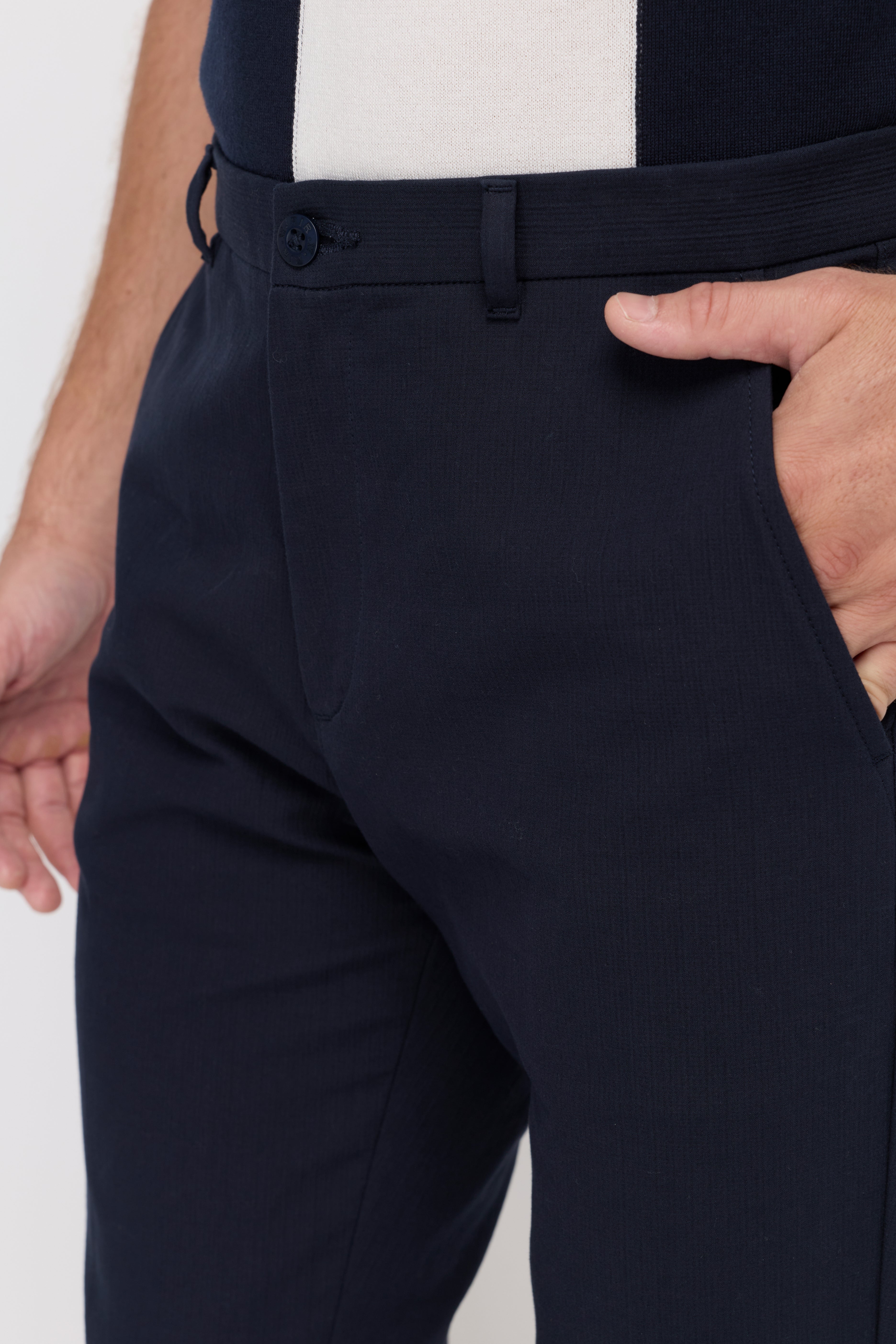 CLASSIC STRAIGHT-LEG TAILORED TROUSERS