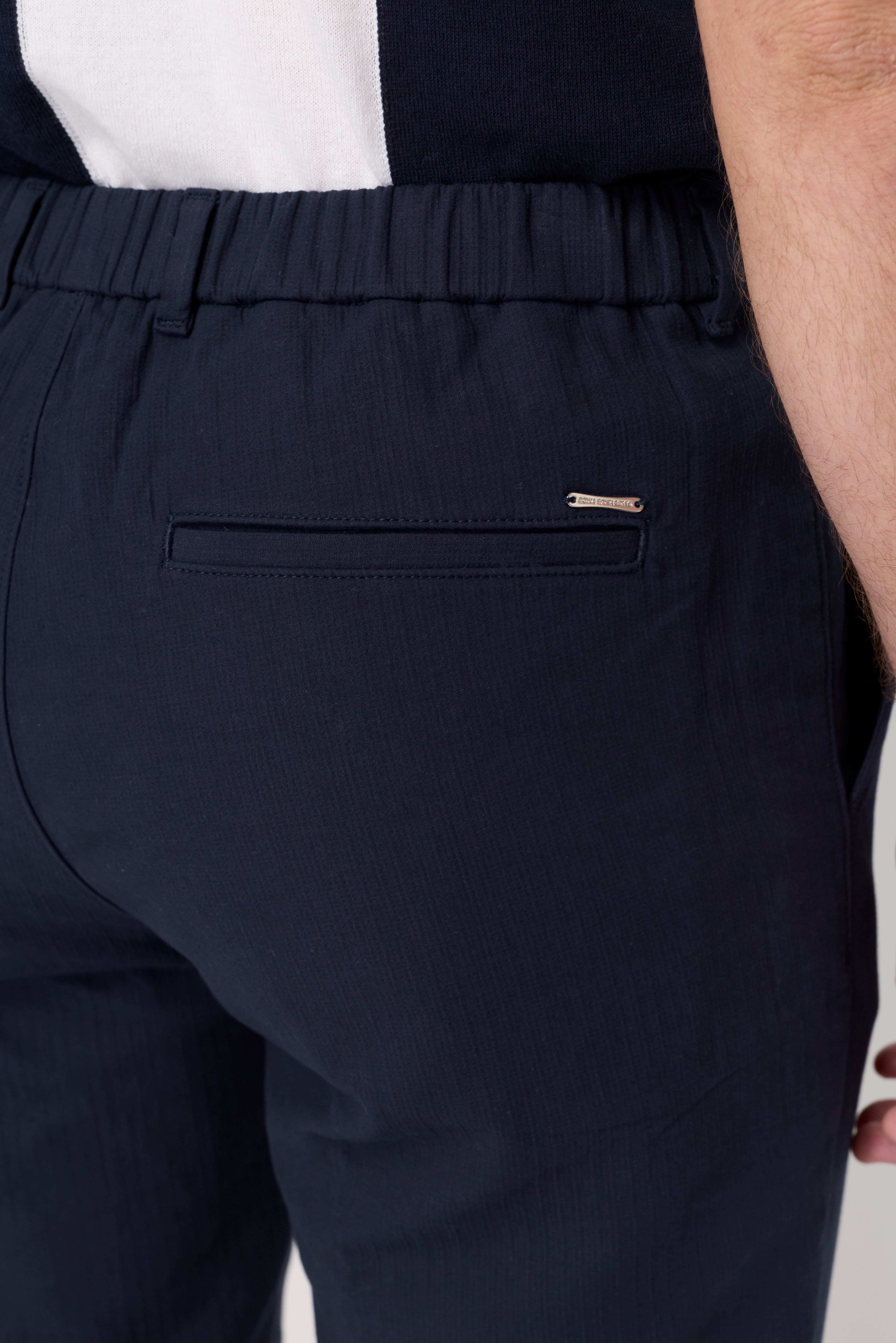 CLASSIC STRAIGHT-LEG TAILORED TROUSERS