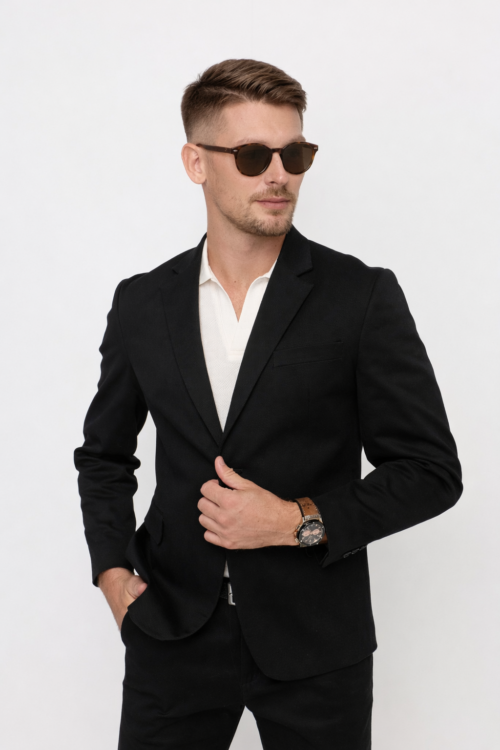 CLASSIC TAILORED TWO-BUTTON BLAZER