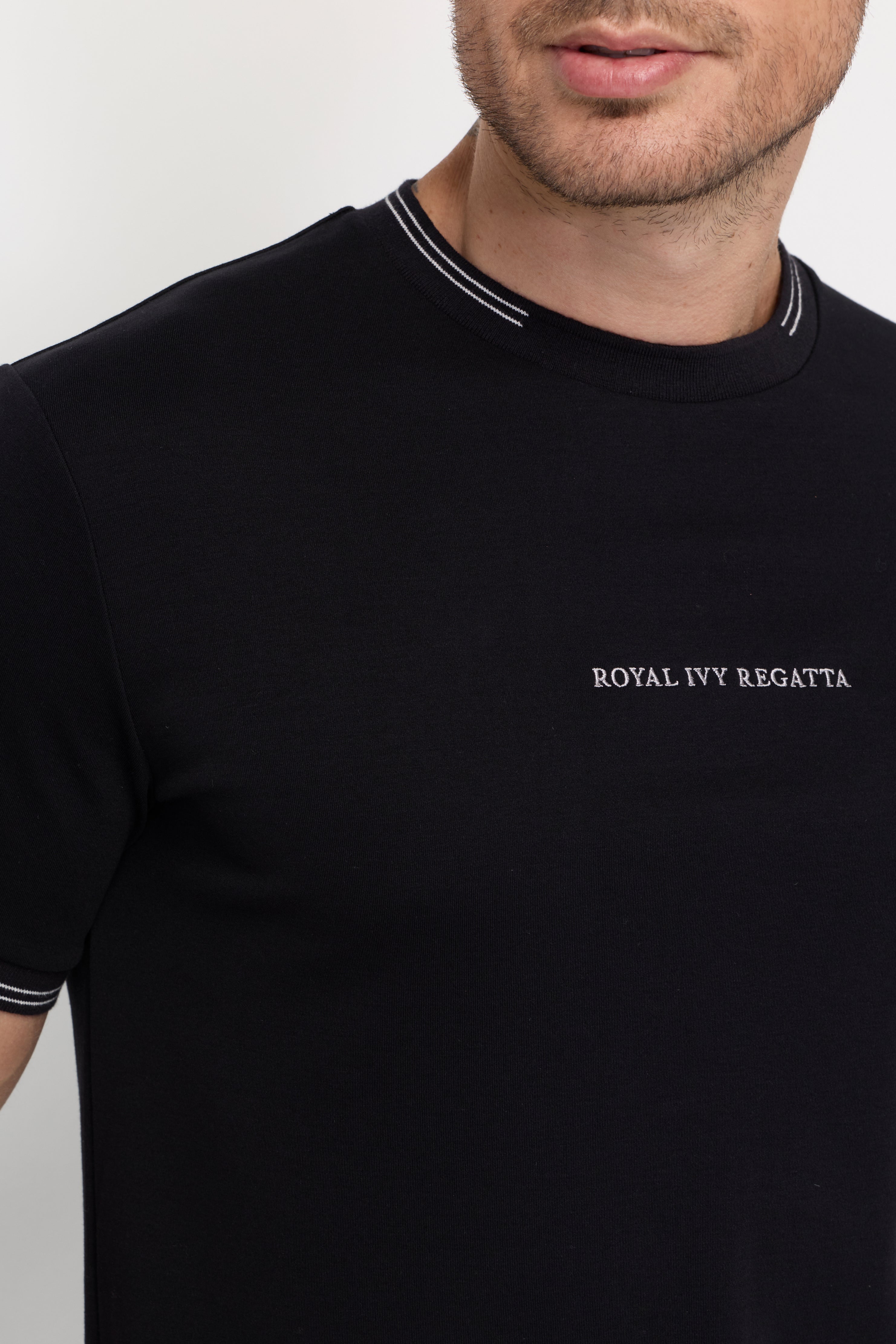 SIGNATURE CONTRAST TRIM CREWNECK TEE