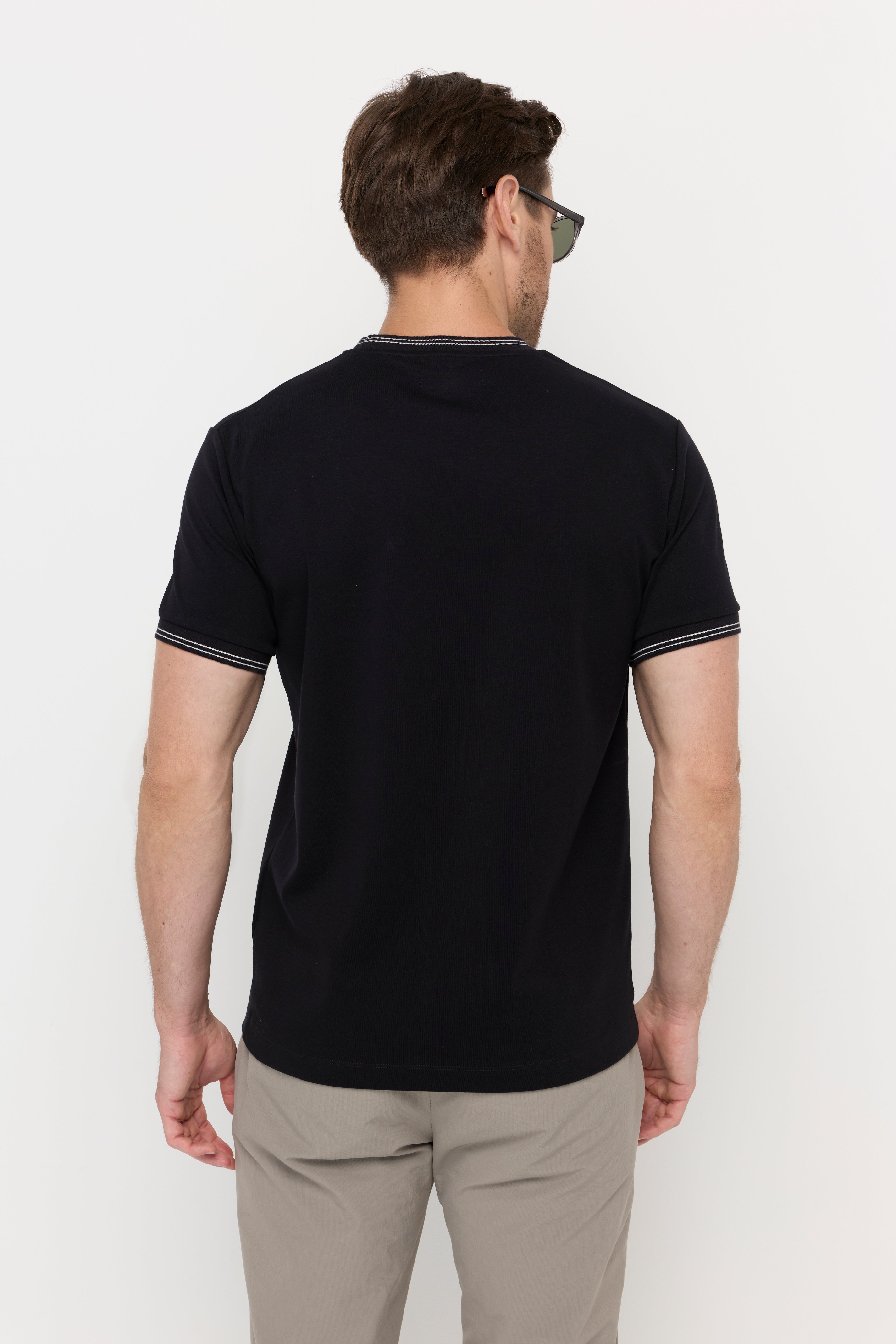 SIGNATURE CONTRAST TRIM CREWNECK TEE