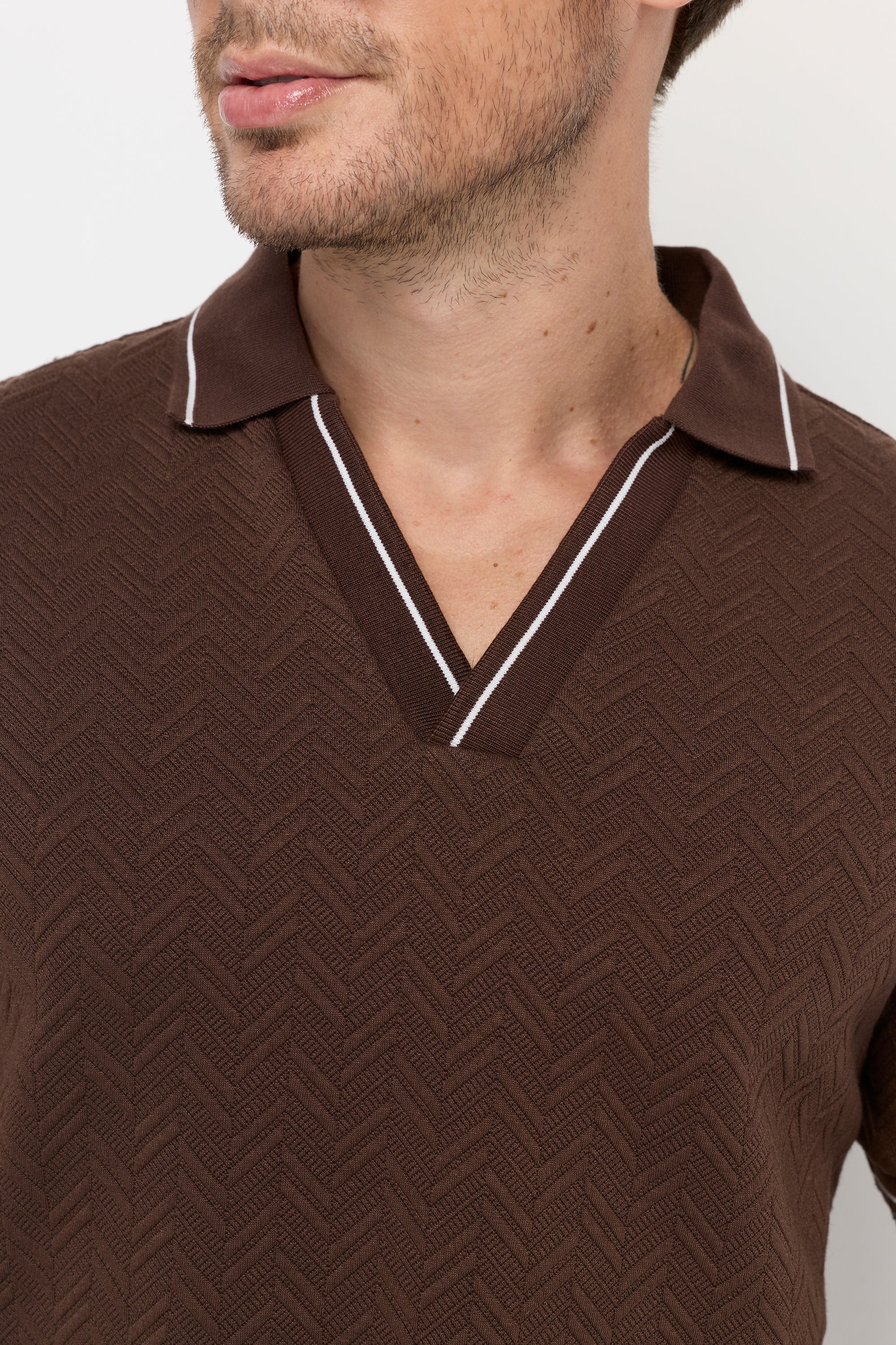 JACQUARD TEXTURE OPEN-COLLAR POLO