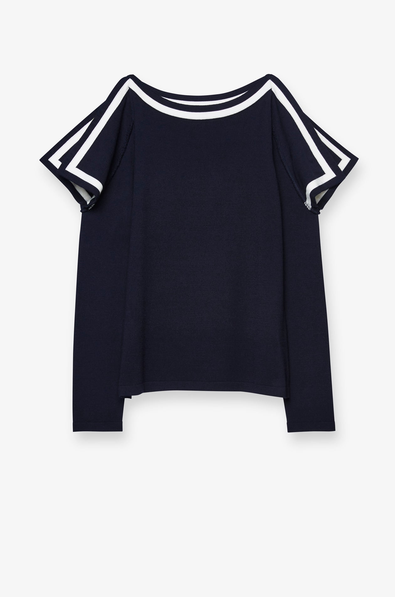 เสื้อแขนยาวทรงคอเรือ