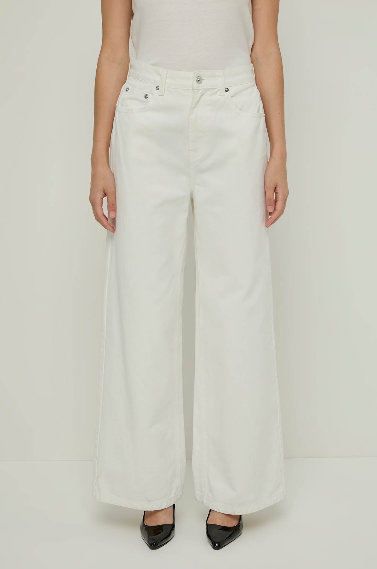 HIGH-RISE WIDE LEG JEANS