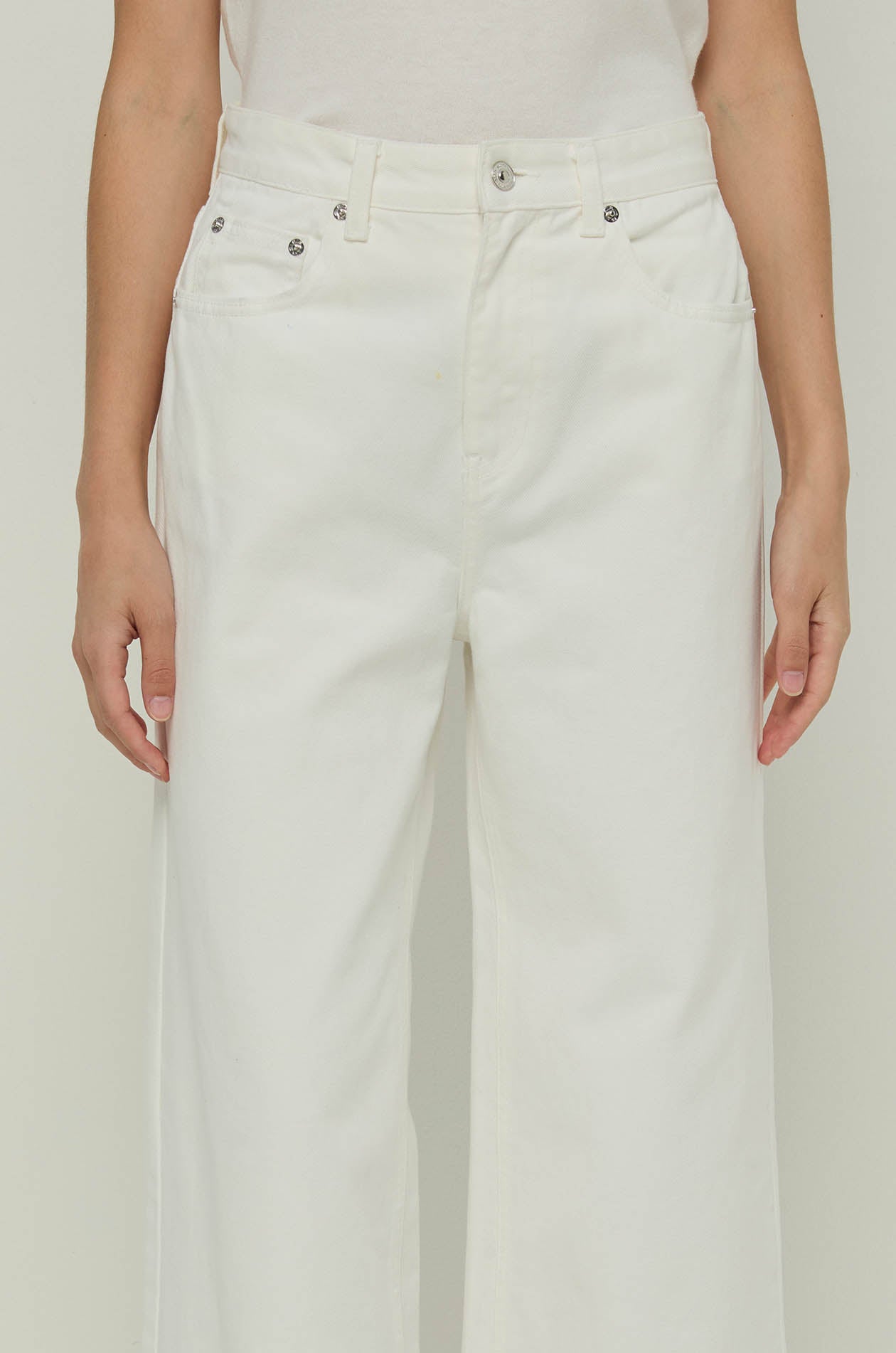 HIGH-RISE WIDE LEG JEANS
