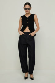 HIGH-RISE CURVED LEG JEANS