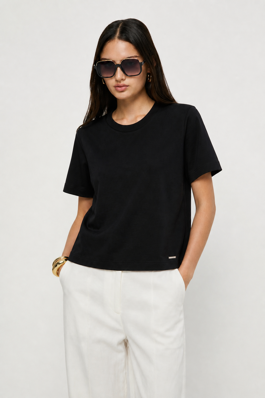 CLASSIC CREW NECK TEE
