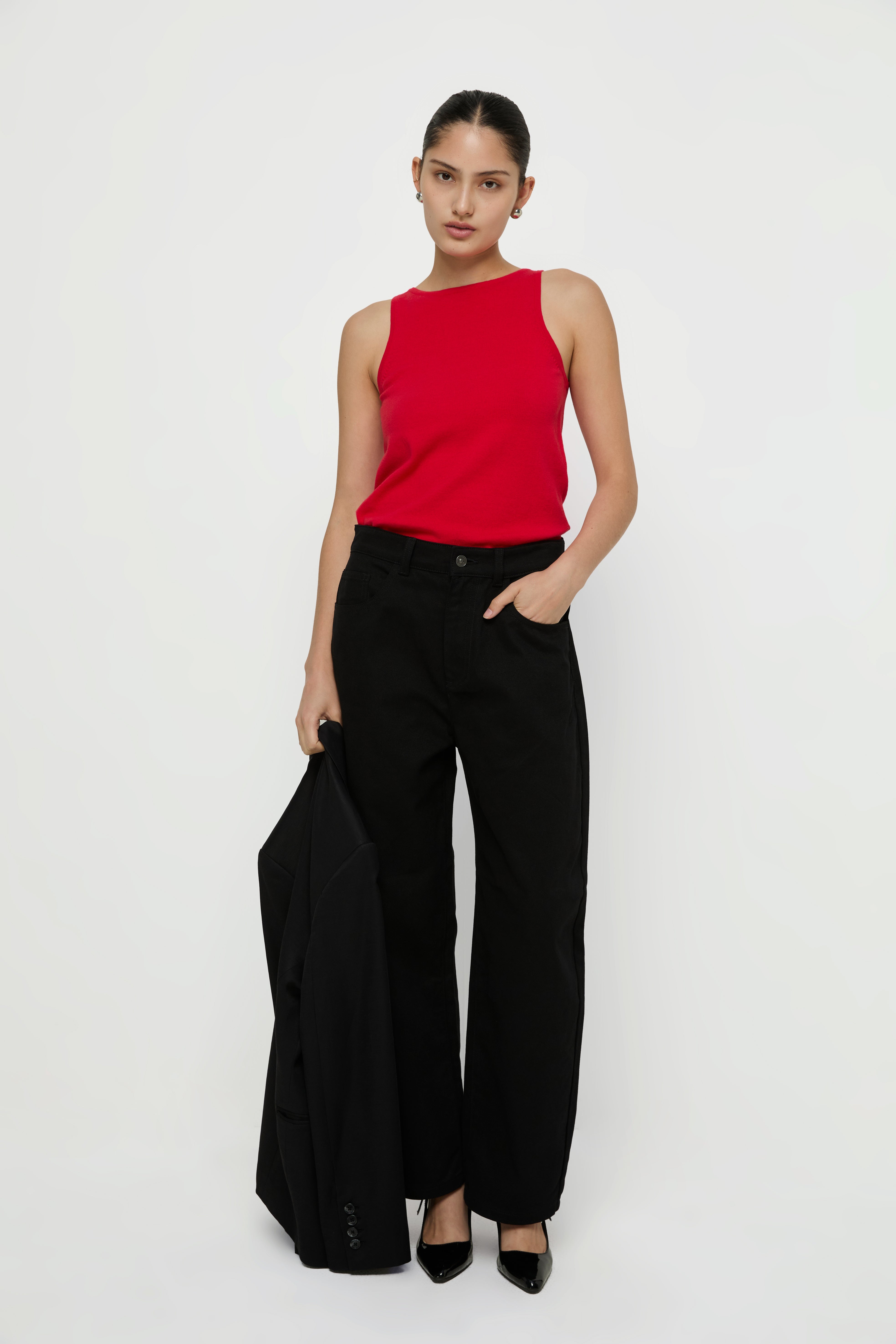 SLEEVELESS KNITTED TOP