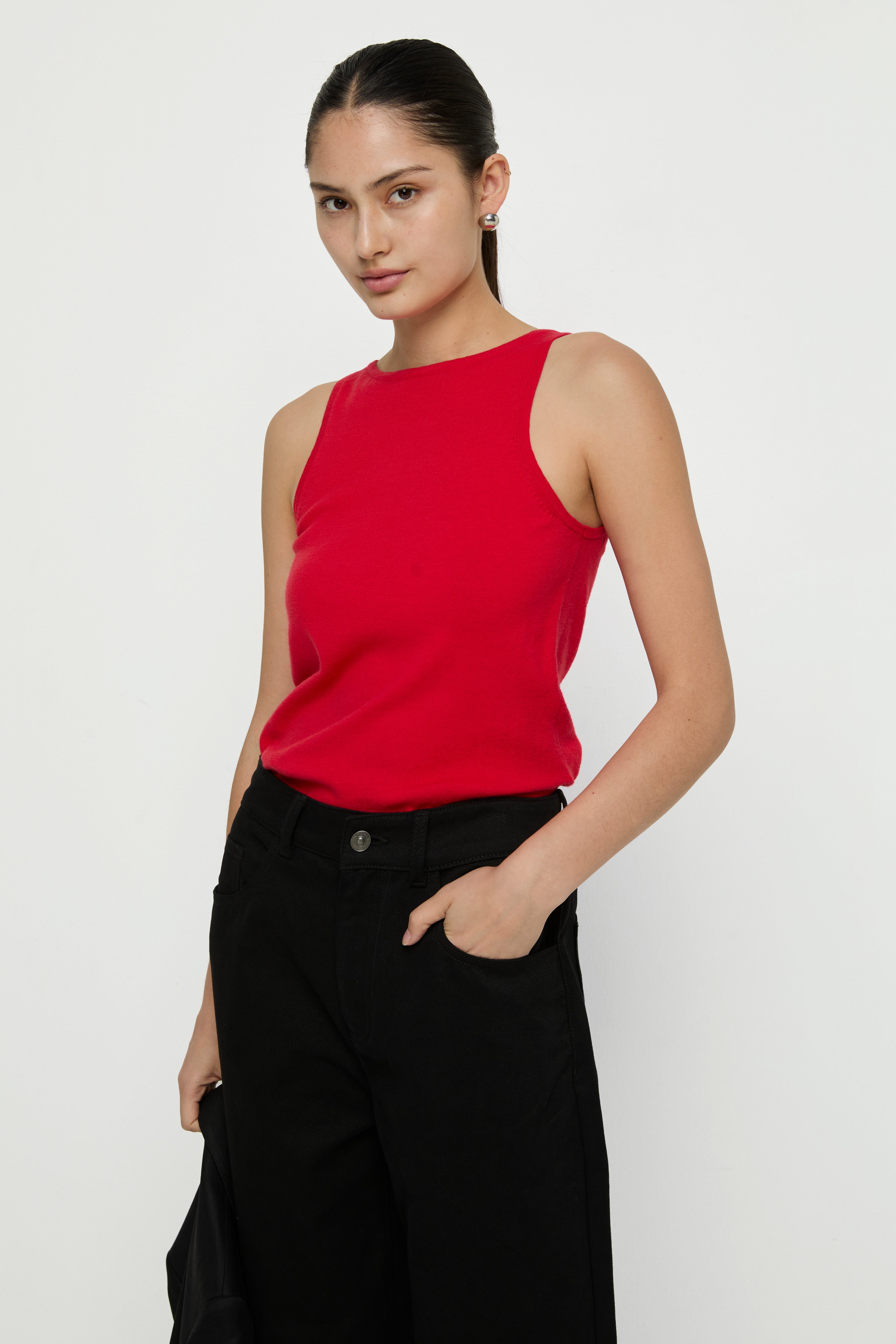 SLEEVELESS KNITTED TOP