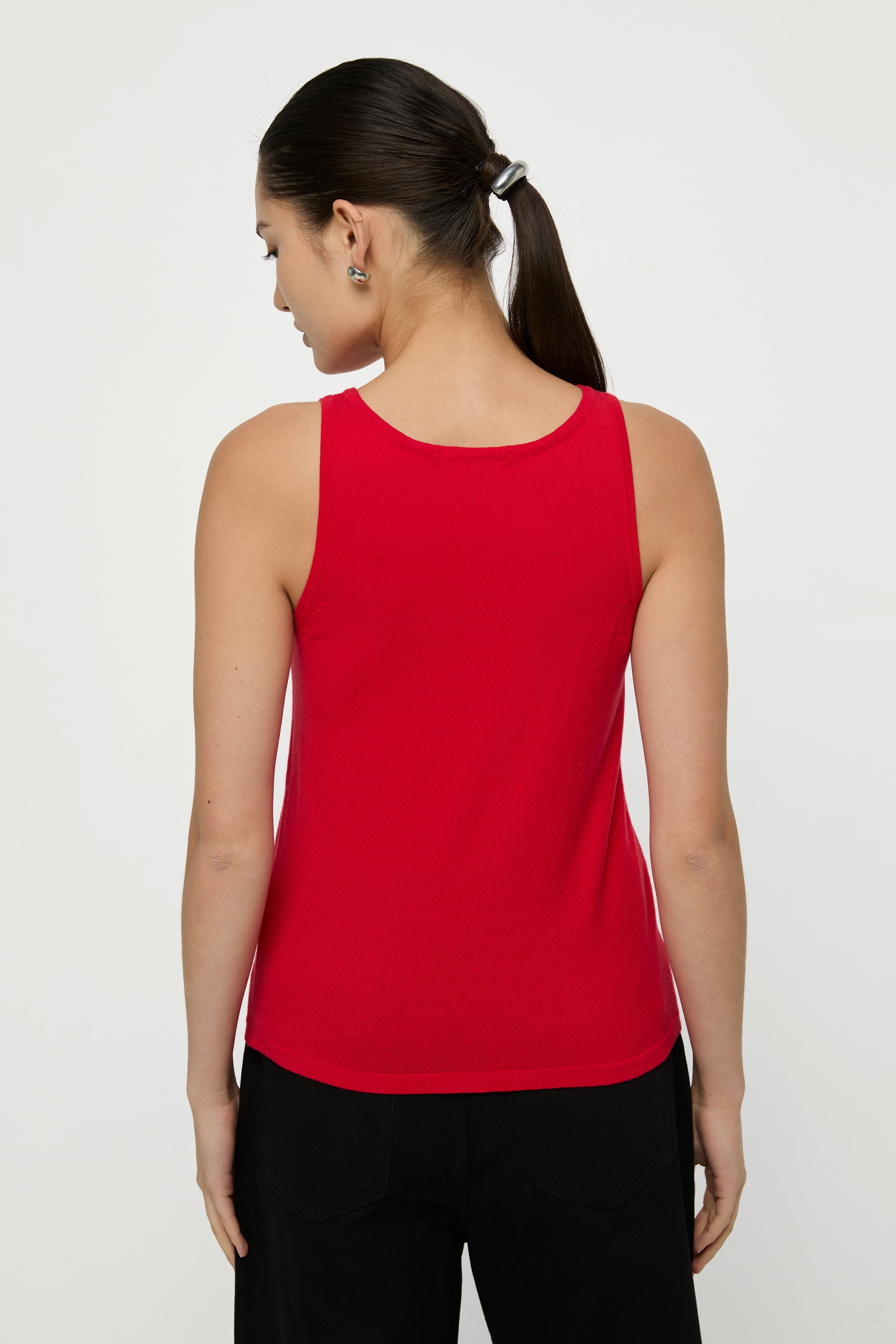 SLEEVELESS KNITTED TOP