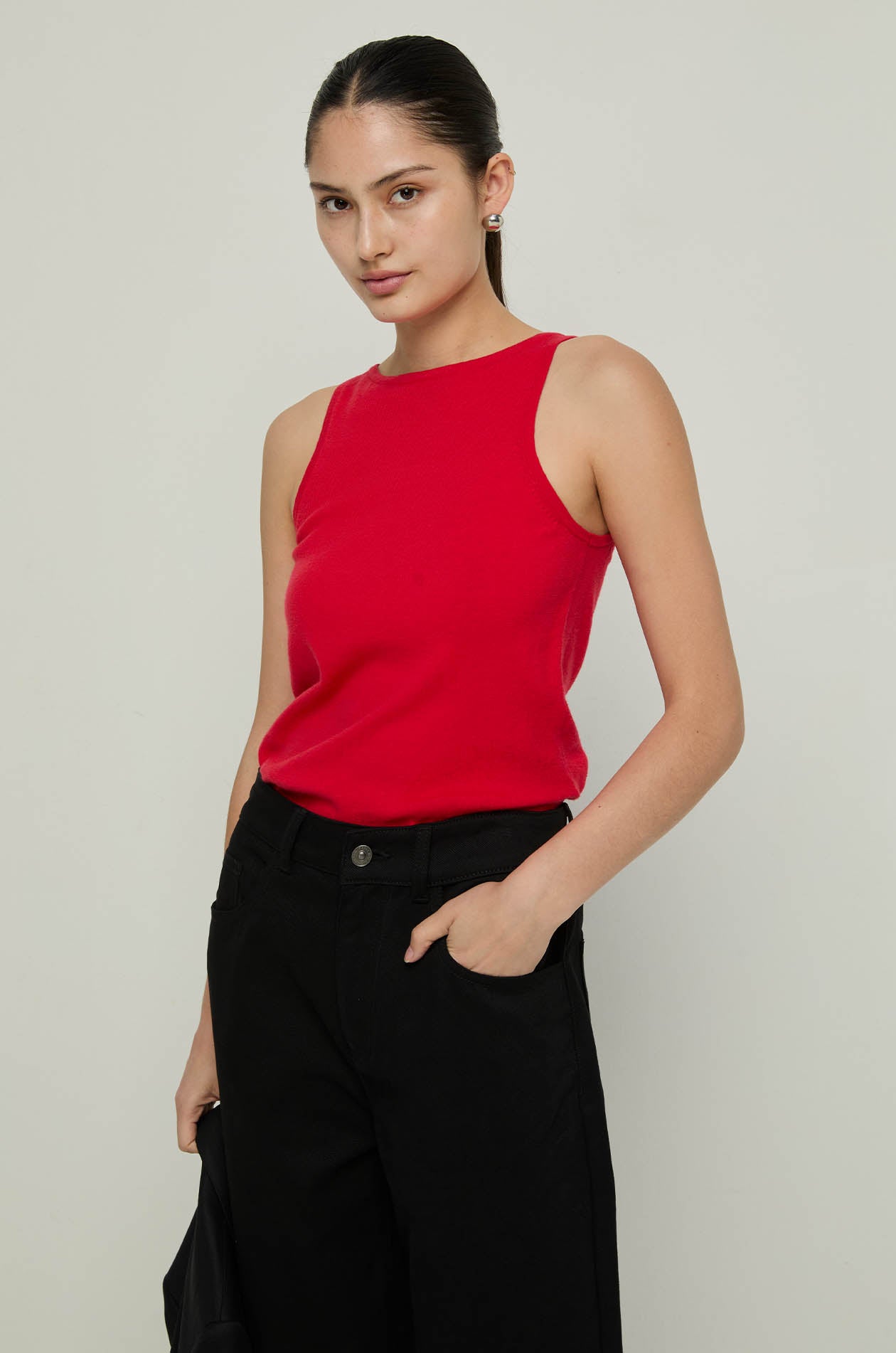 SLEEVELESS KNITTED TOP