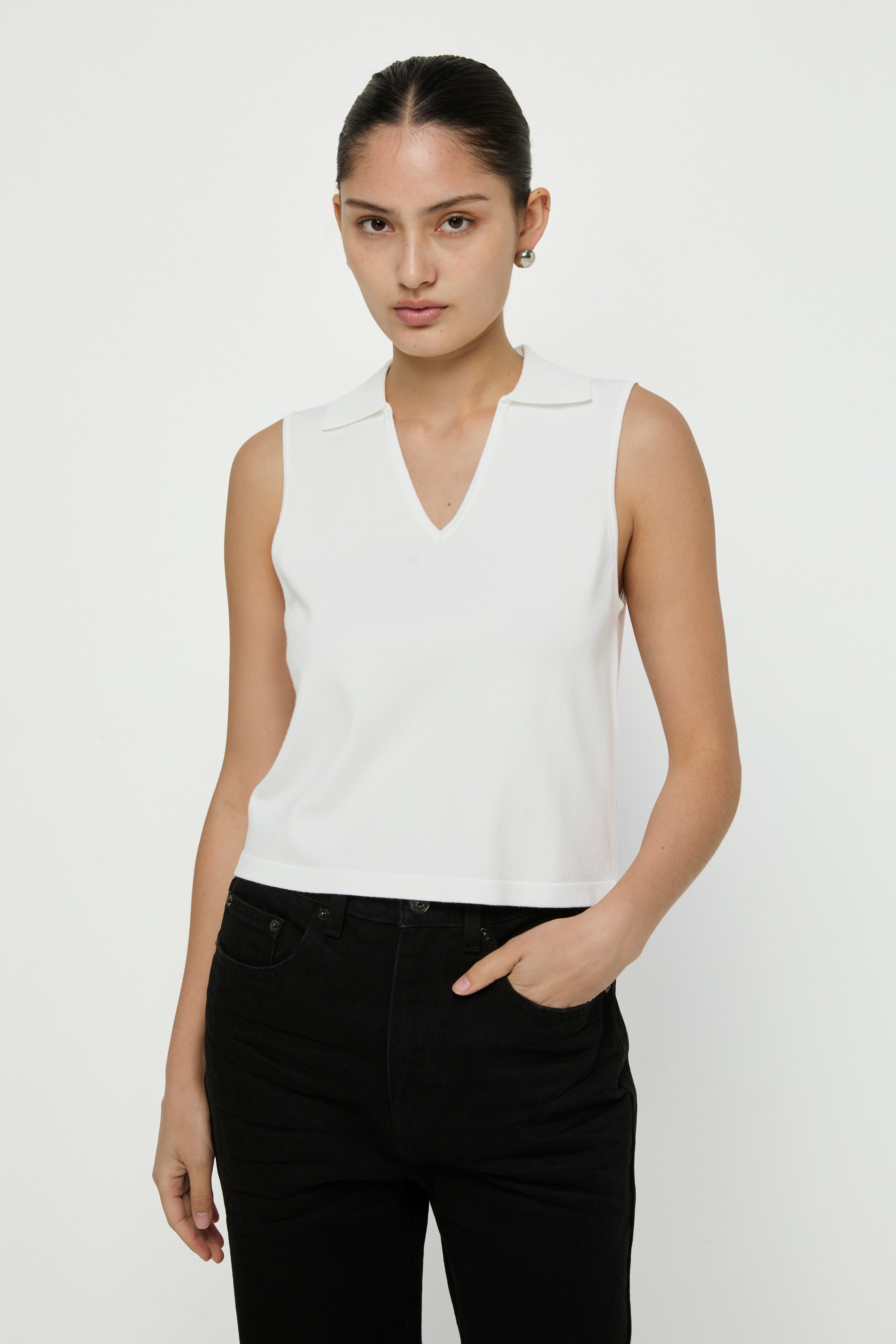 KNITTED COLLARED V-NECK TOP