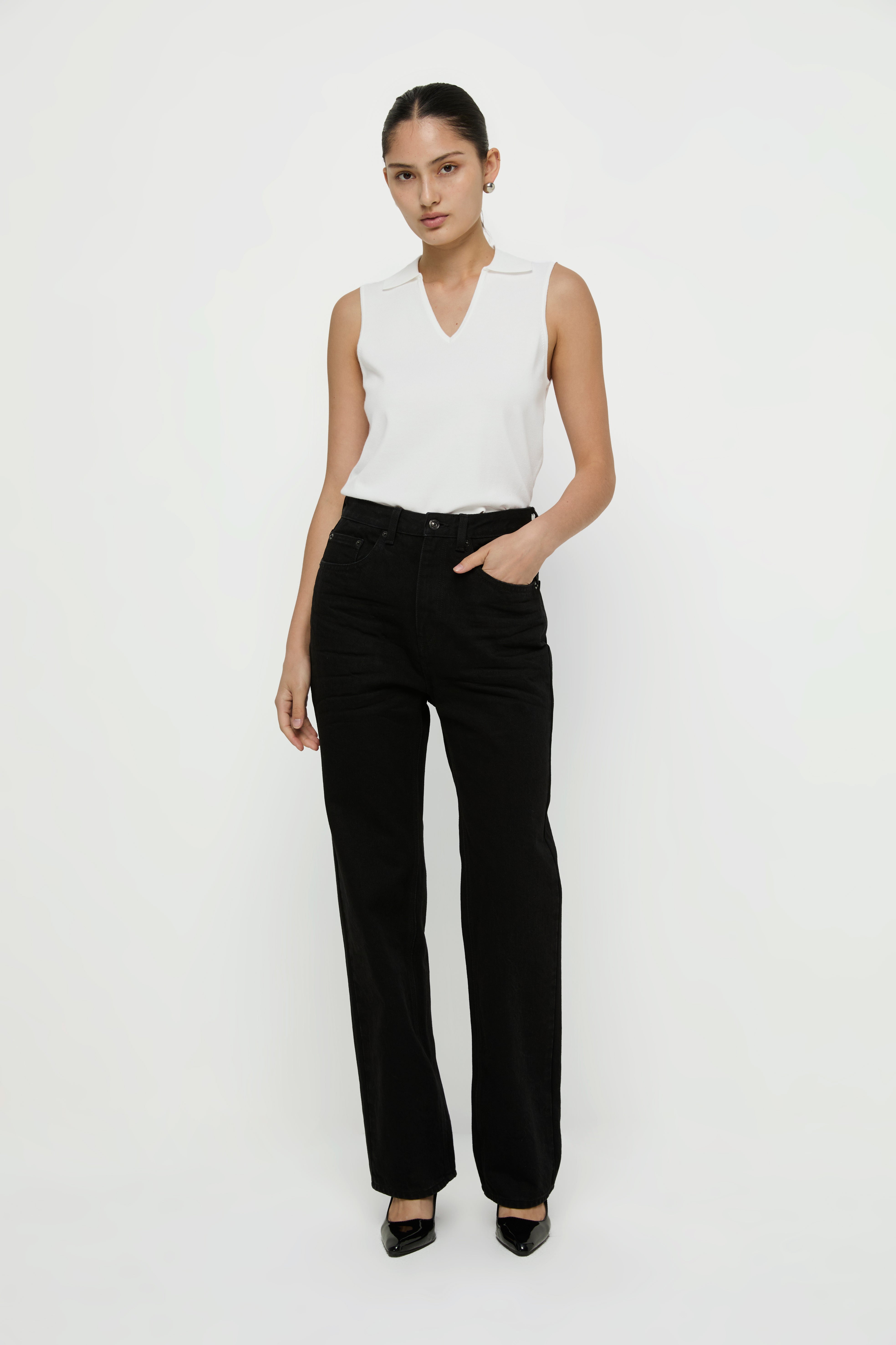 KNITTED COLLARED V-NECK TOP
