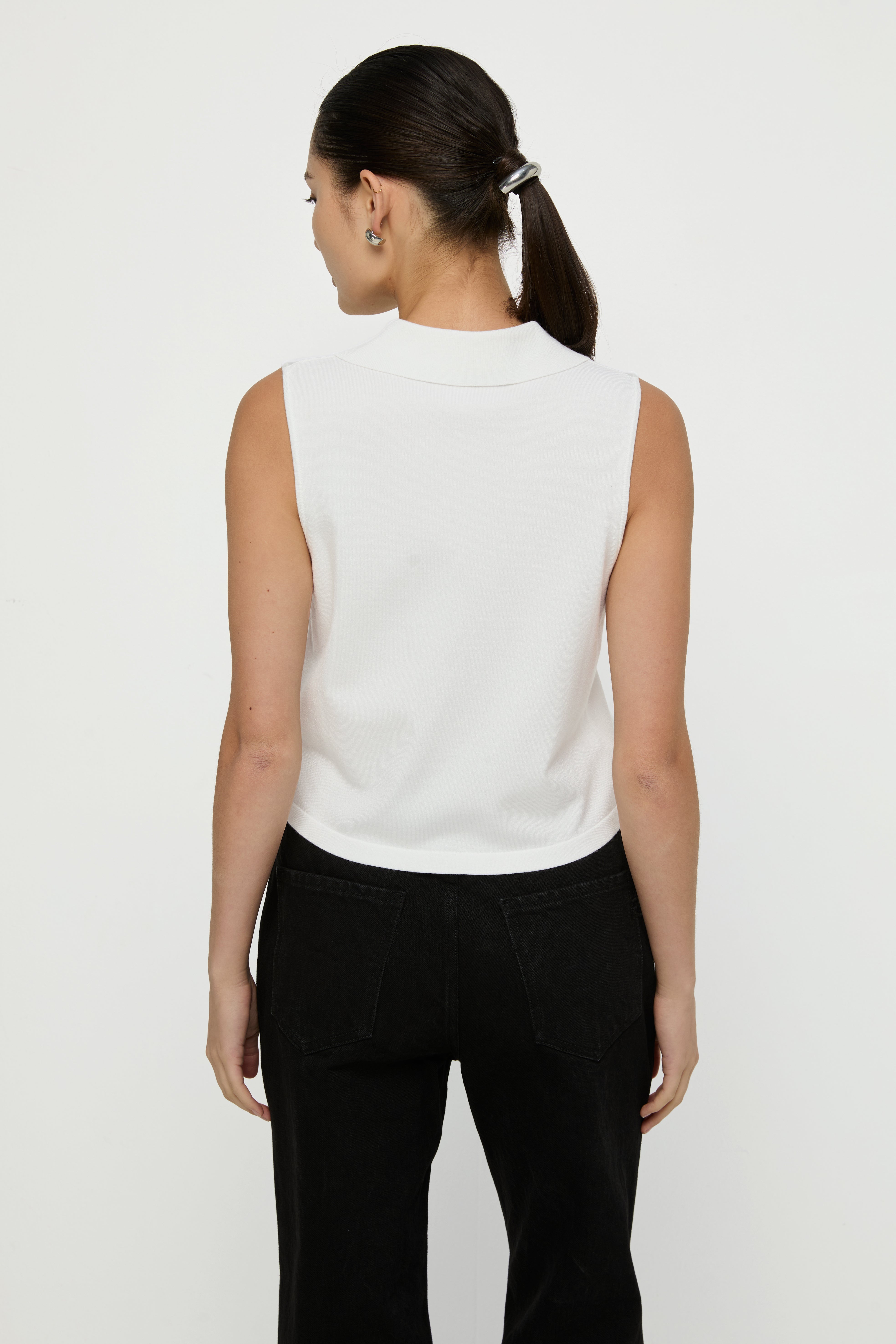 KNITTED COLLARED V-NECK TOP