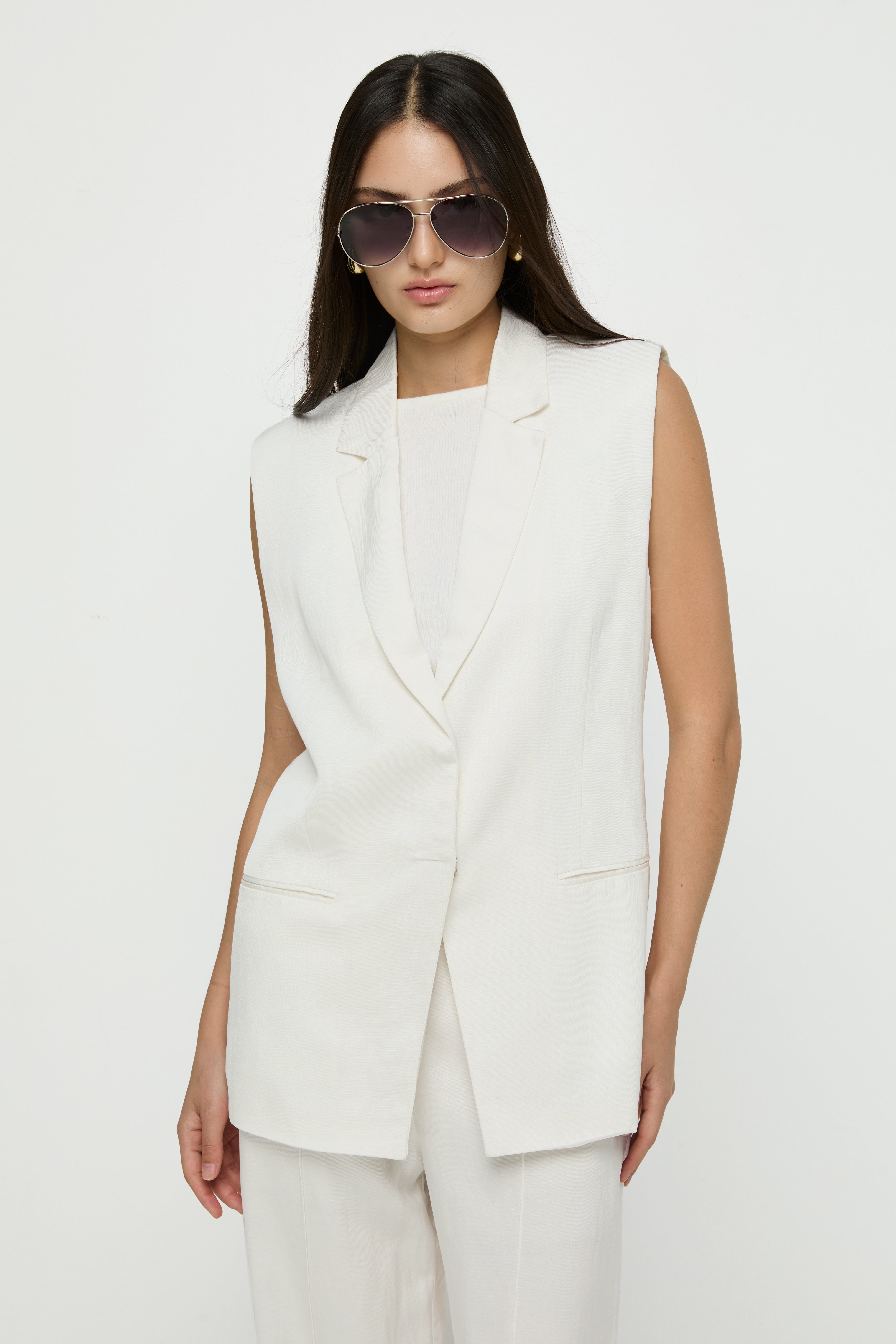 SLEEVELESS BLAZER