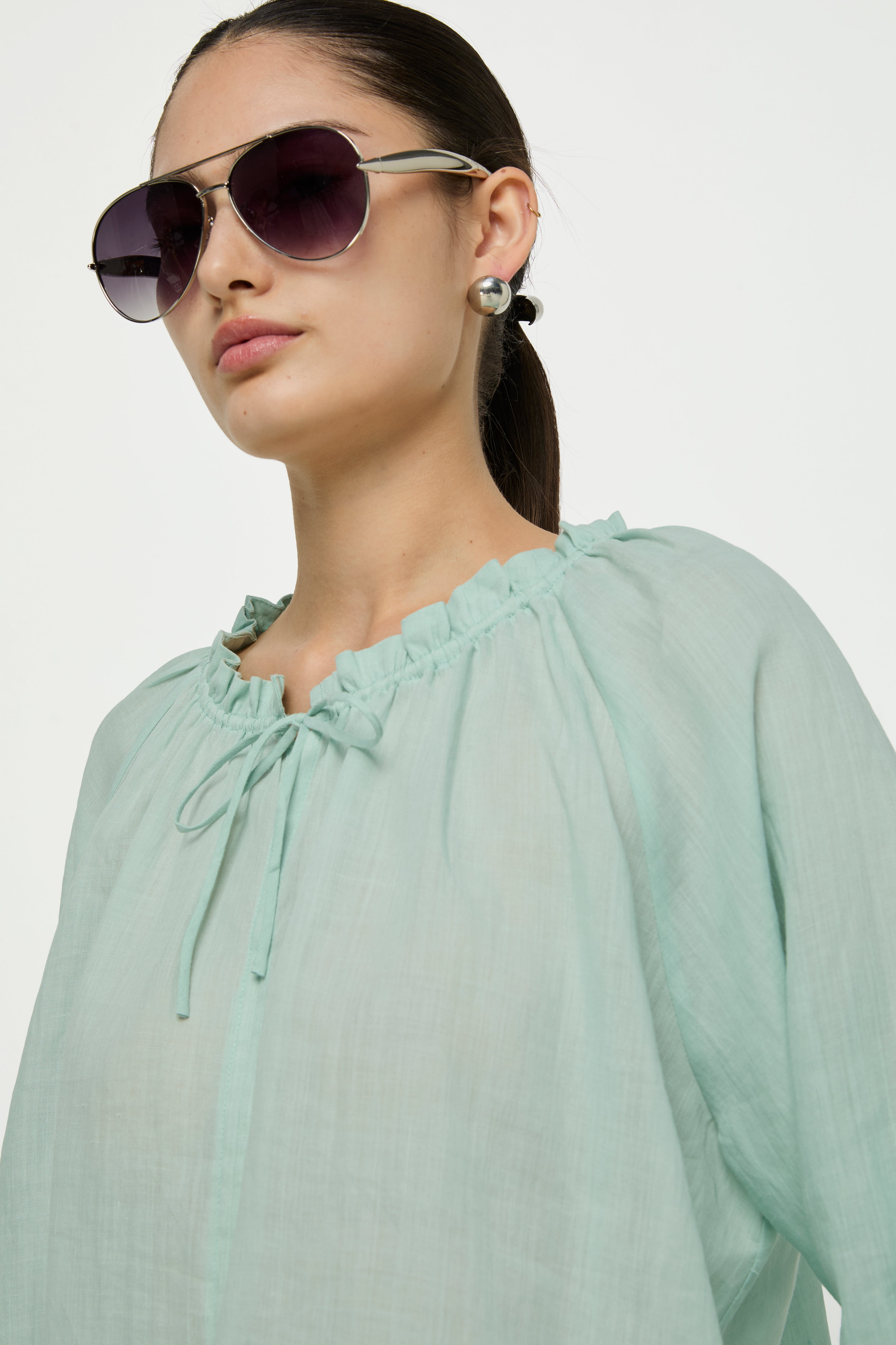 GATHERED NECK TIE BLOUSE