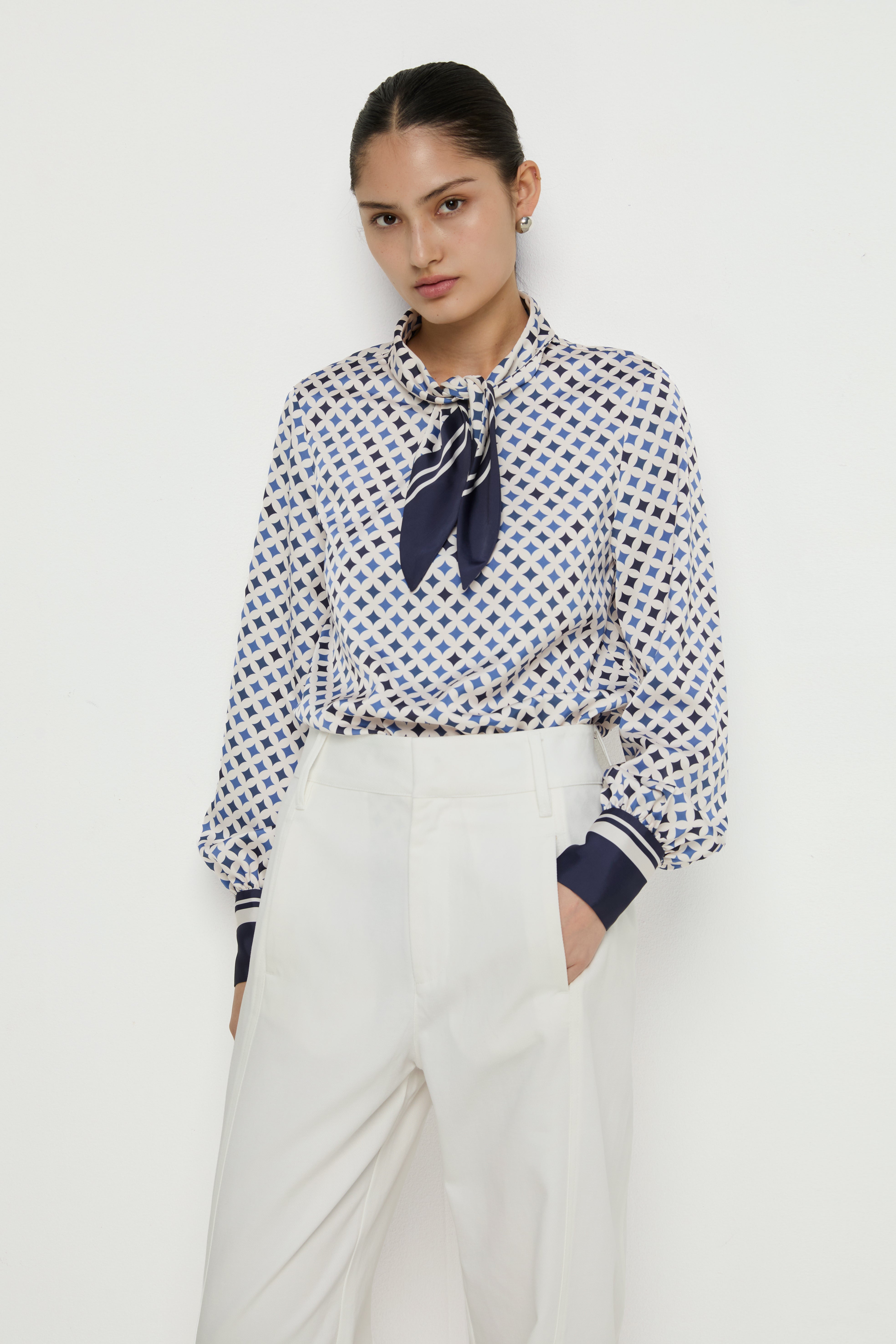 GEOMETRIC TIE-NECK BLOUSE