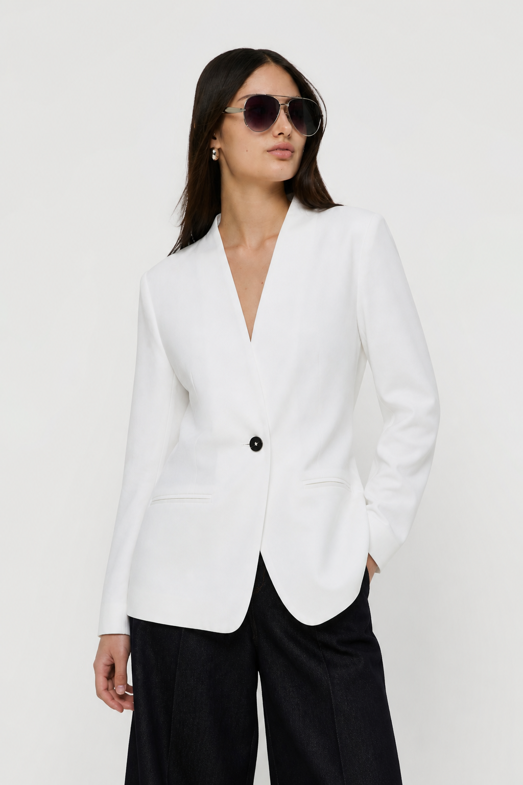 SINGLE BUTTON V-NECK BLAZER