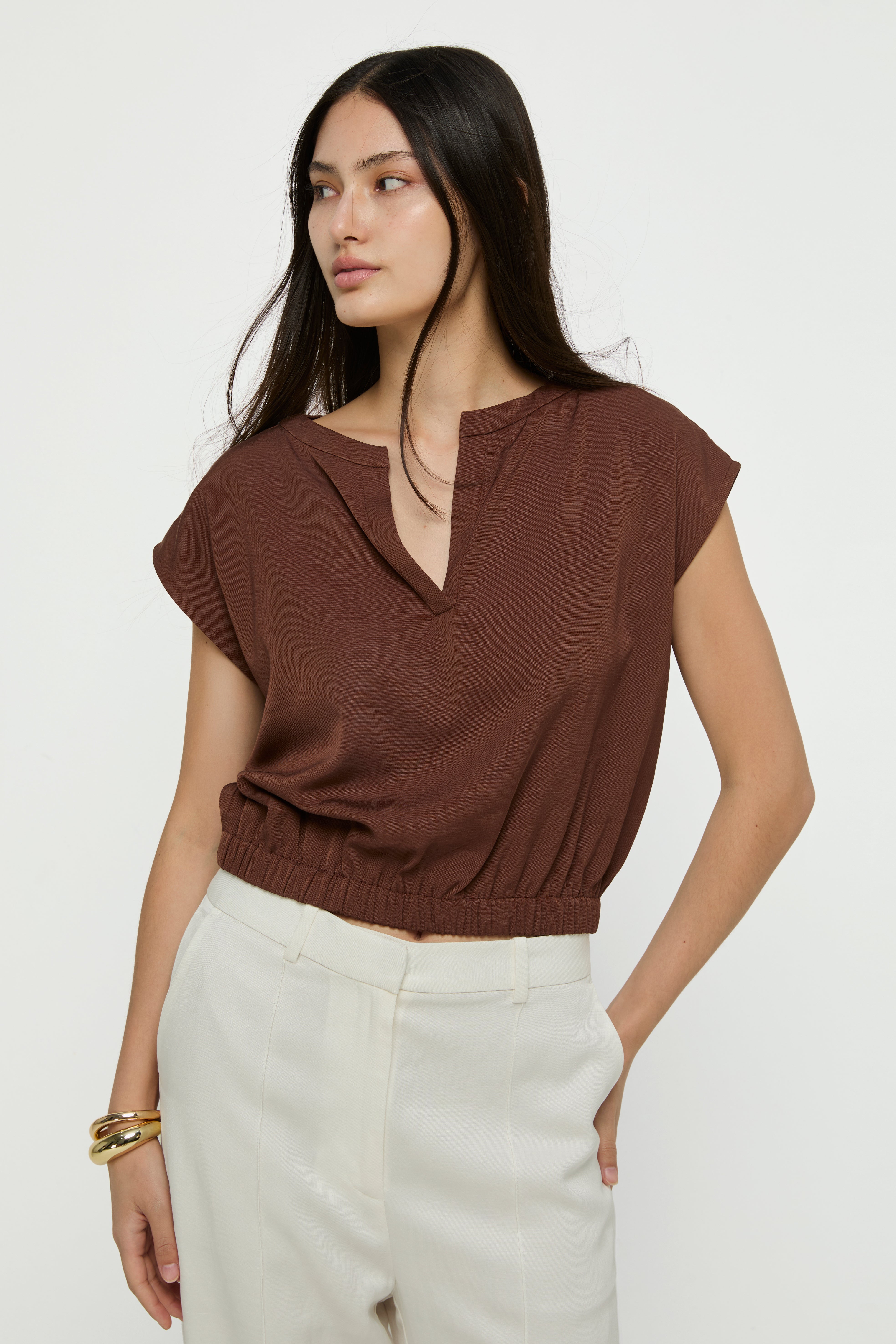 GATHERED HEM TOP
