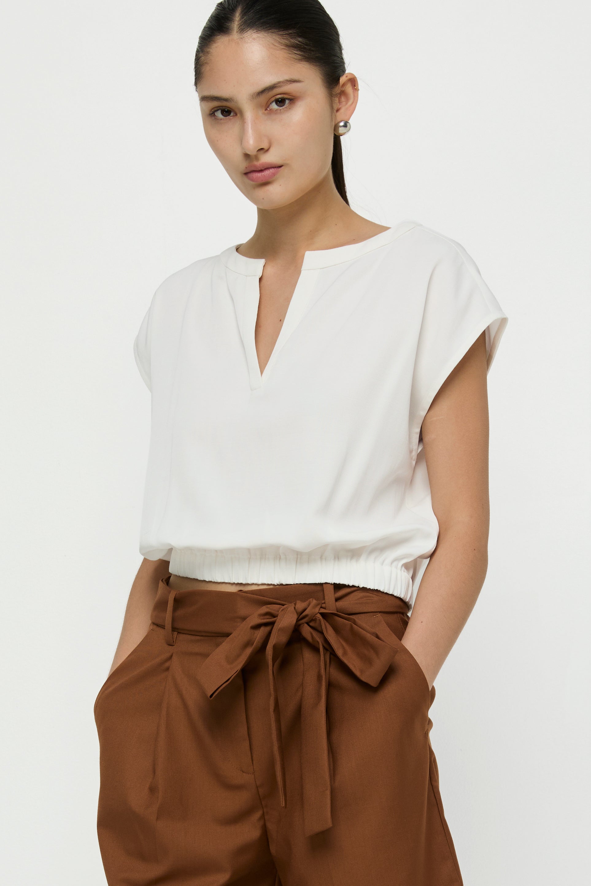 GATHERED HEM TOP