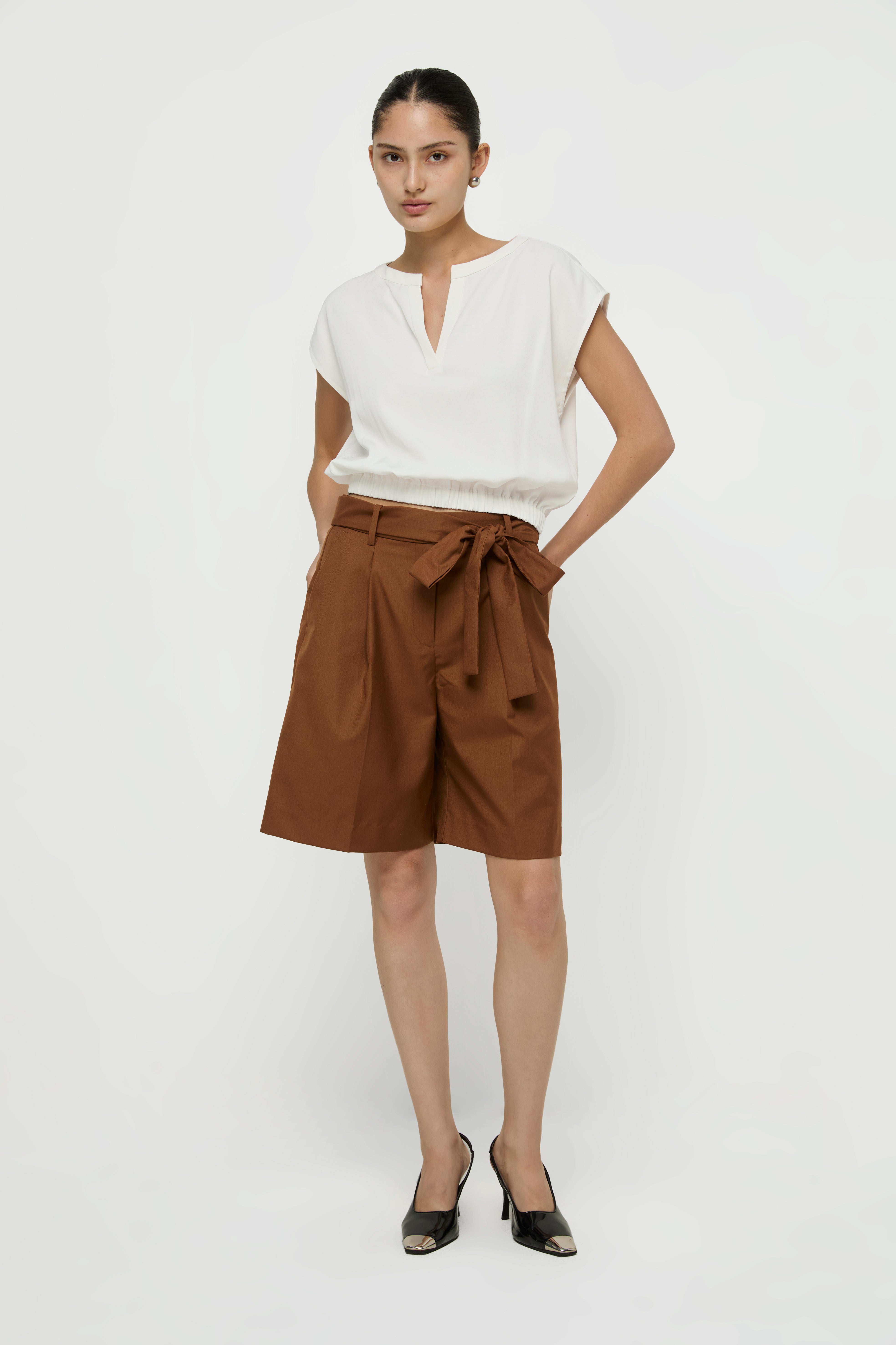 GATHERED HEM TOP