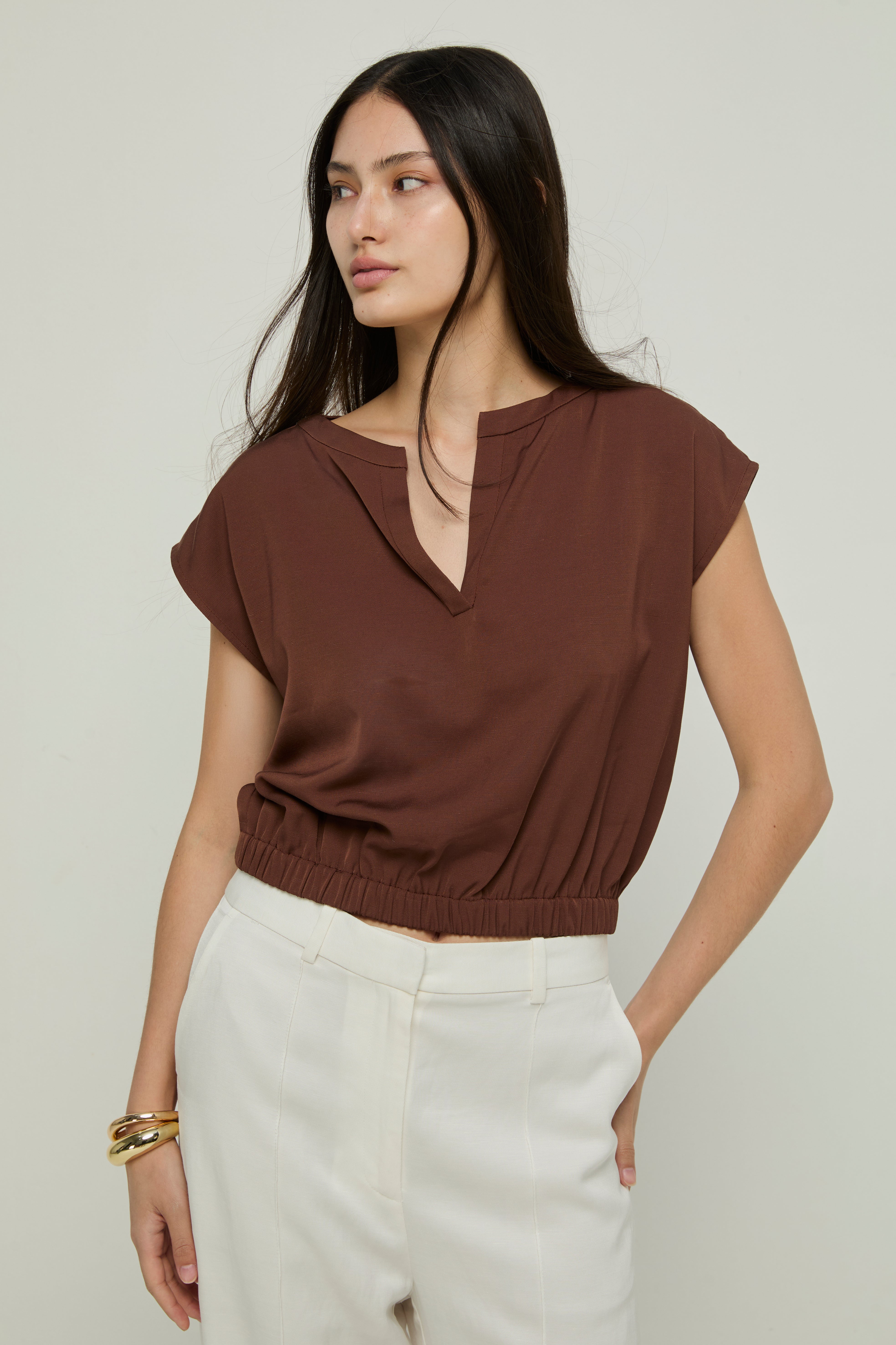 GATHERED HEM TOP