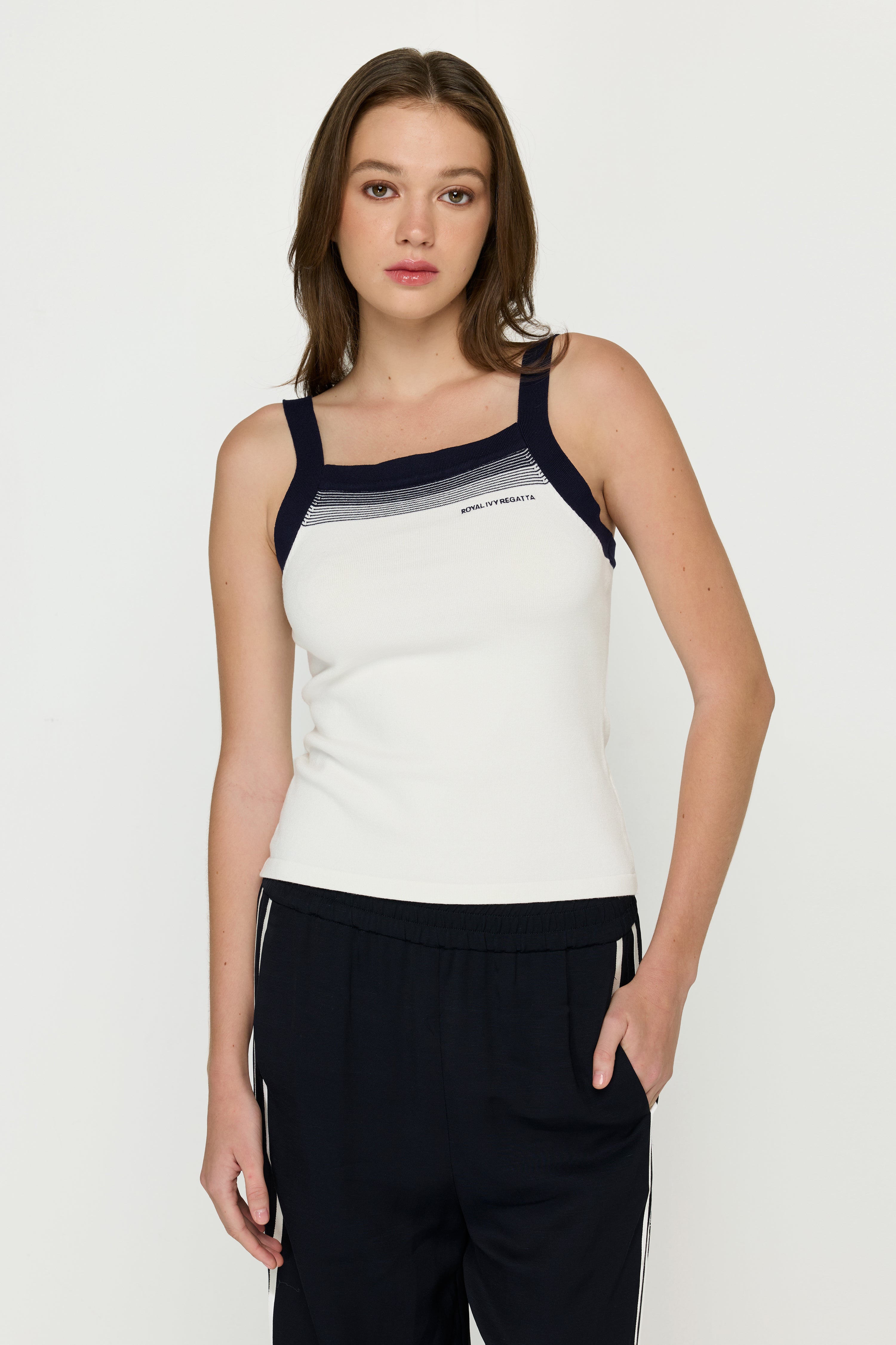 FITTED WOMEN SLEEVELESS