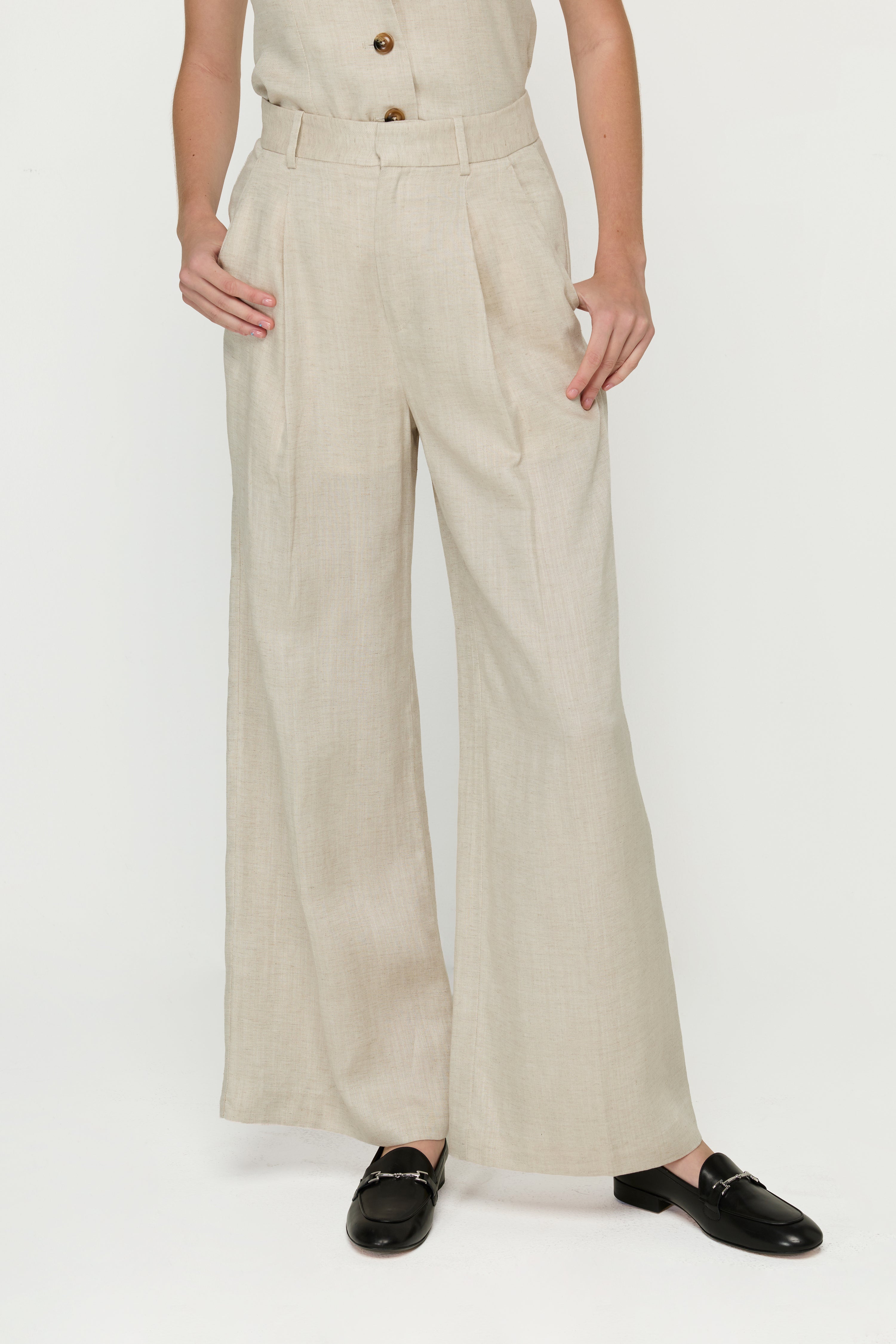 STRAIGHT LEGS TROUSERS