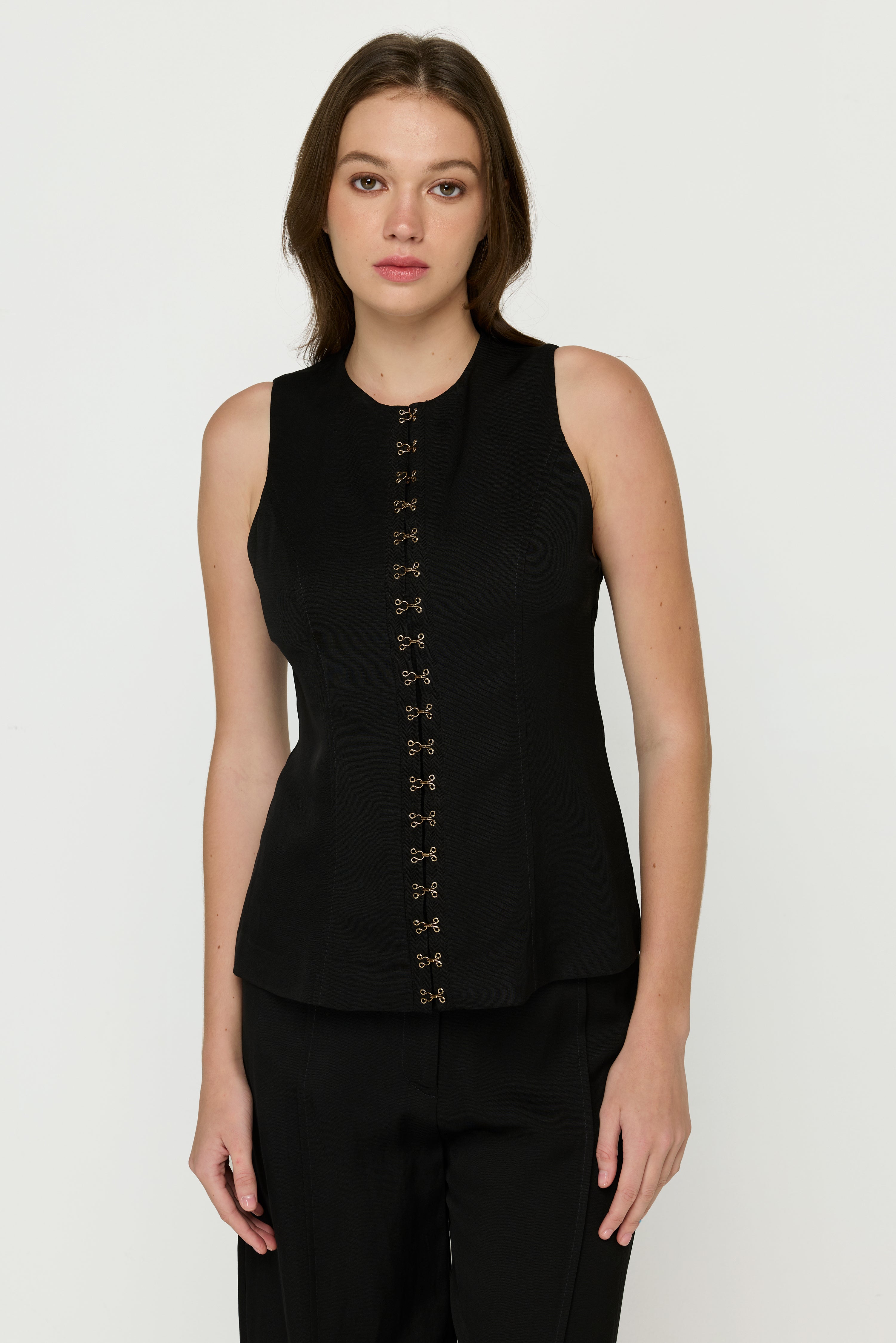 SLEEVELESS LONG CROPPED VEST