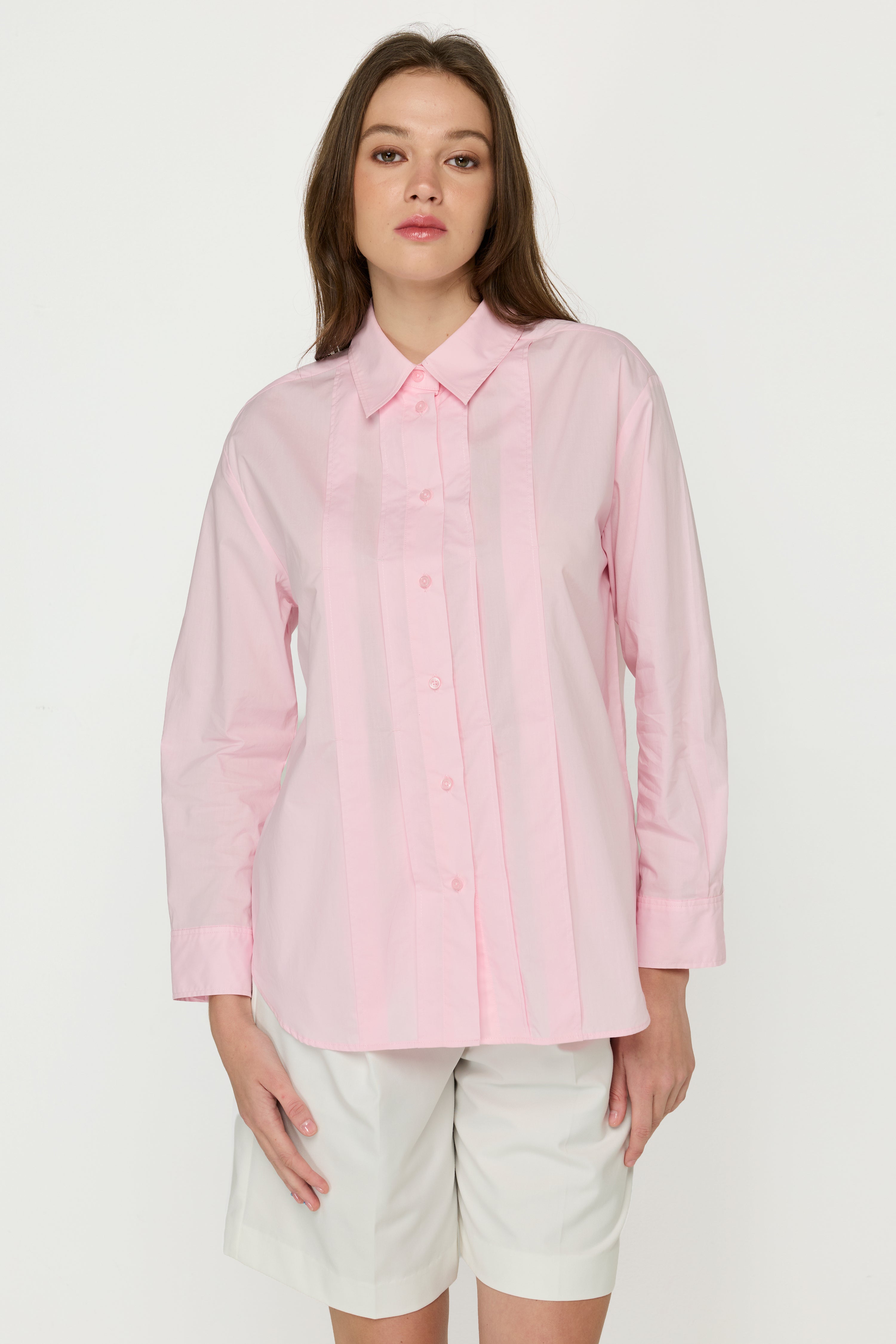 เสื้อเชิ้ตผ้าคอตตอนทรงหลวมคลาสสิก