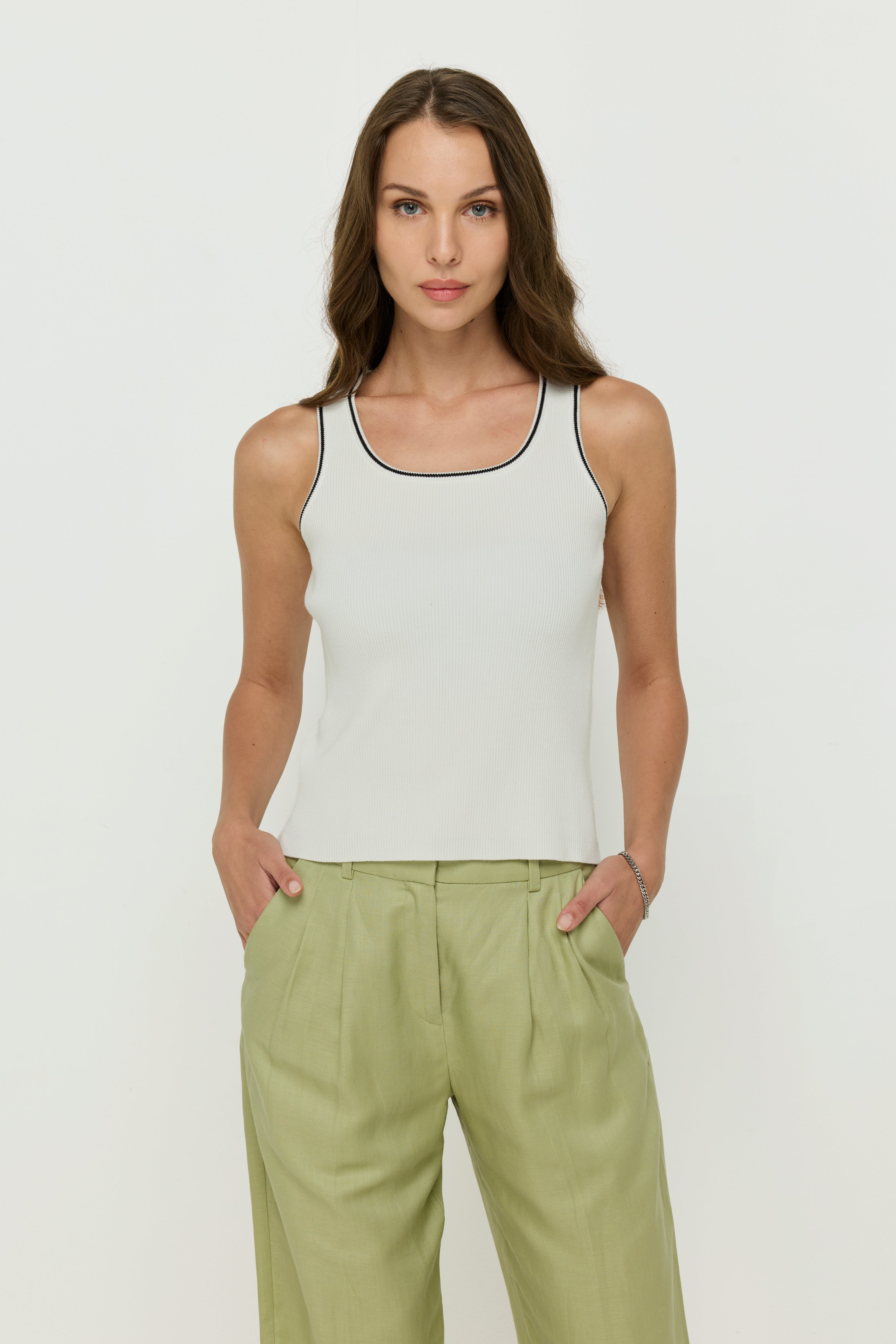 CONTRAST TRIM RIBBED TANK TOP