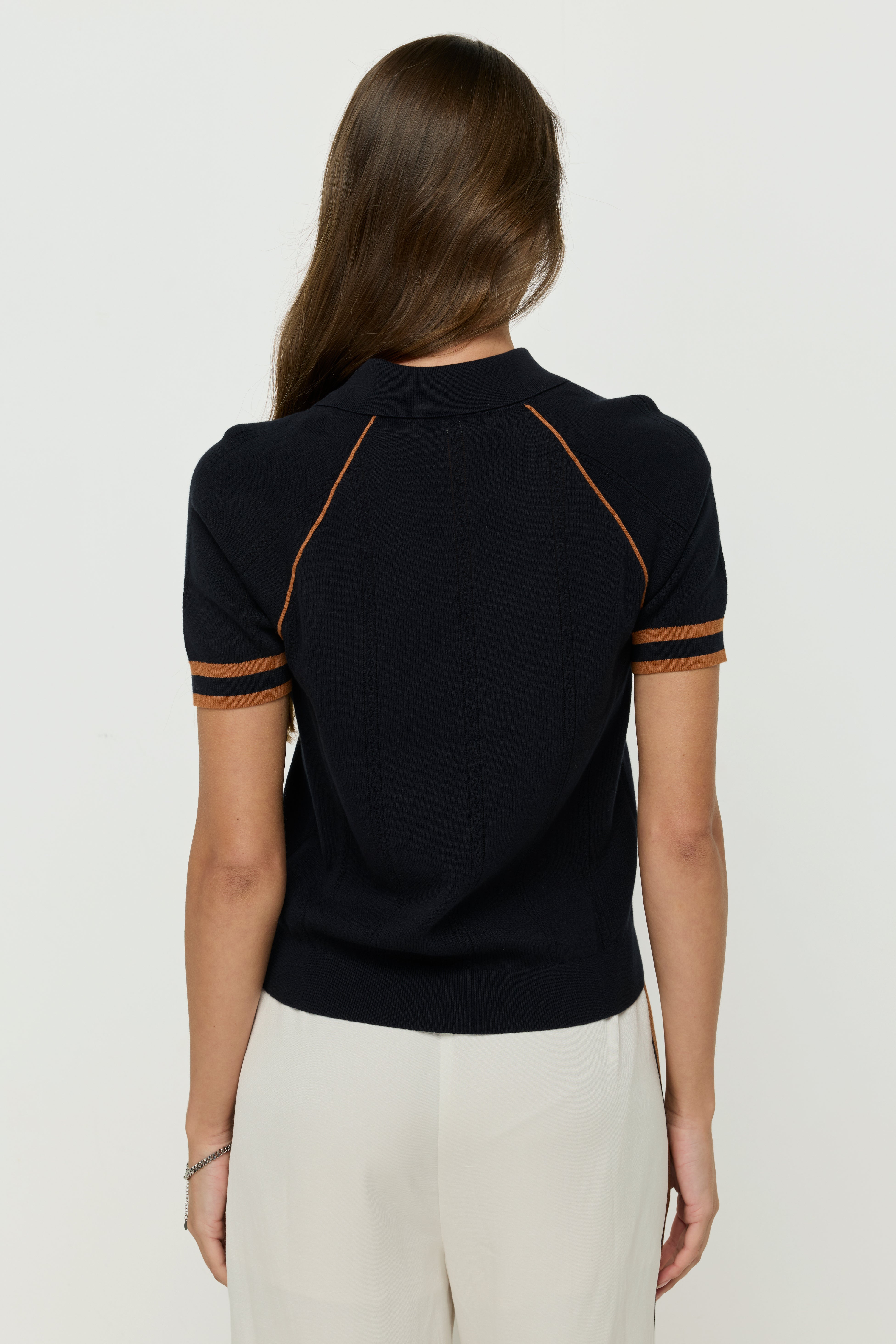เสื้อโปโลไหมพรมแต่งผ้าริมระบายตัดกัน