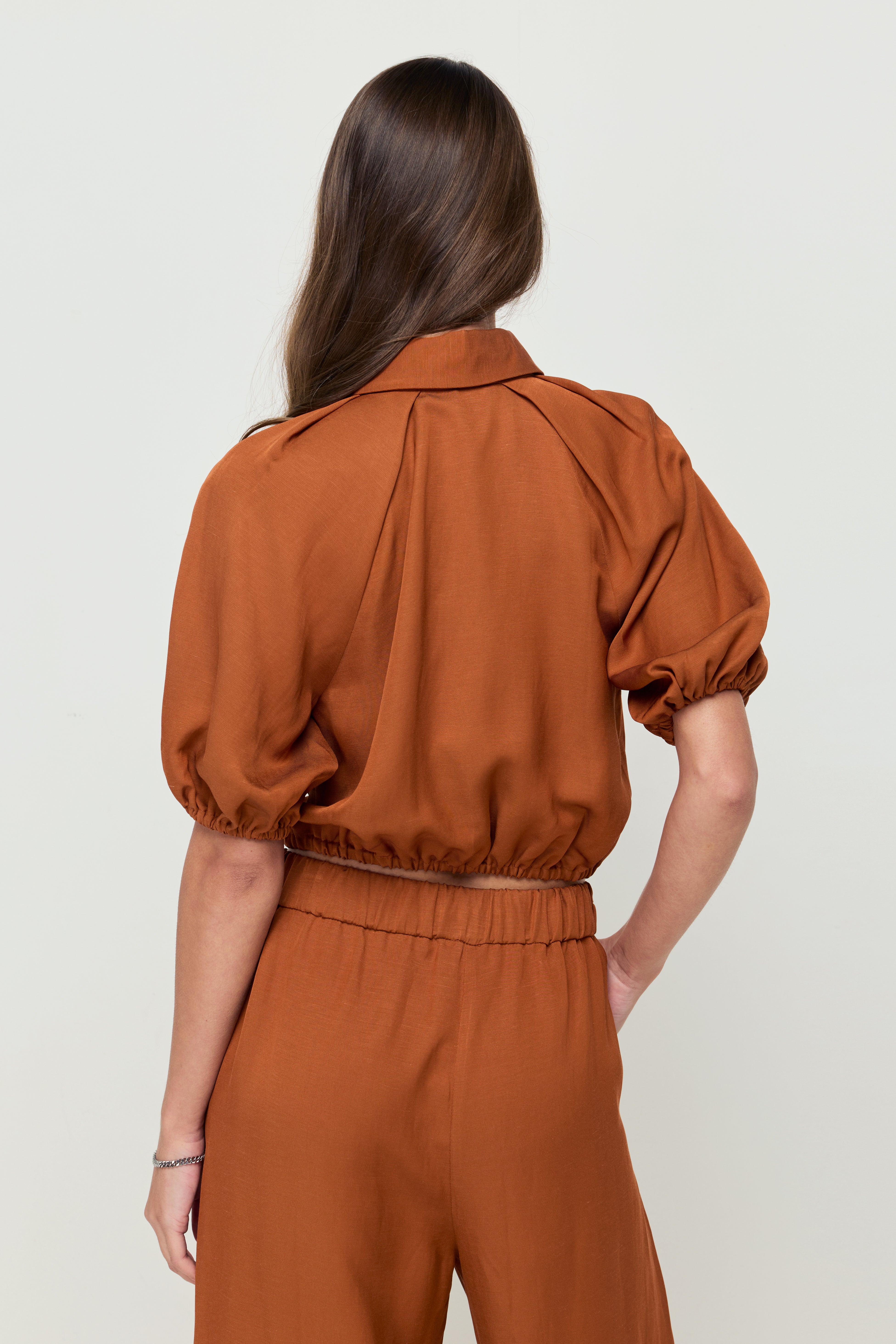 CONTRAST TRIM FLAT-KNIT POLO TOP