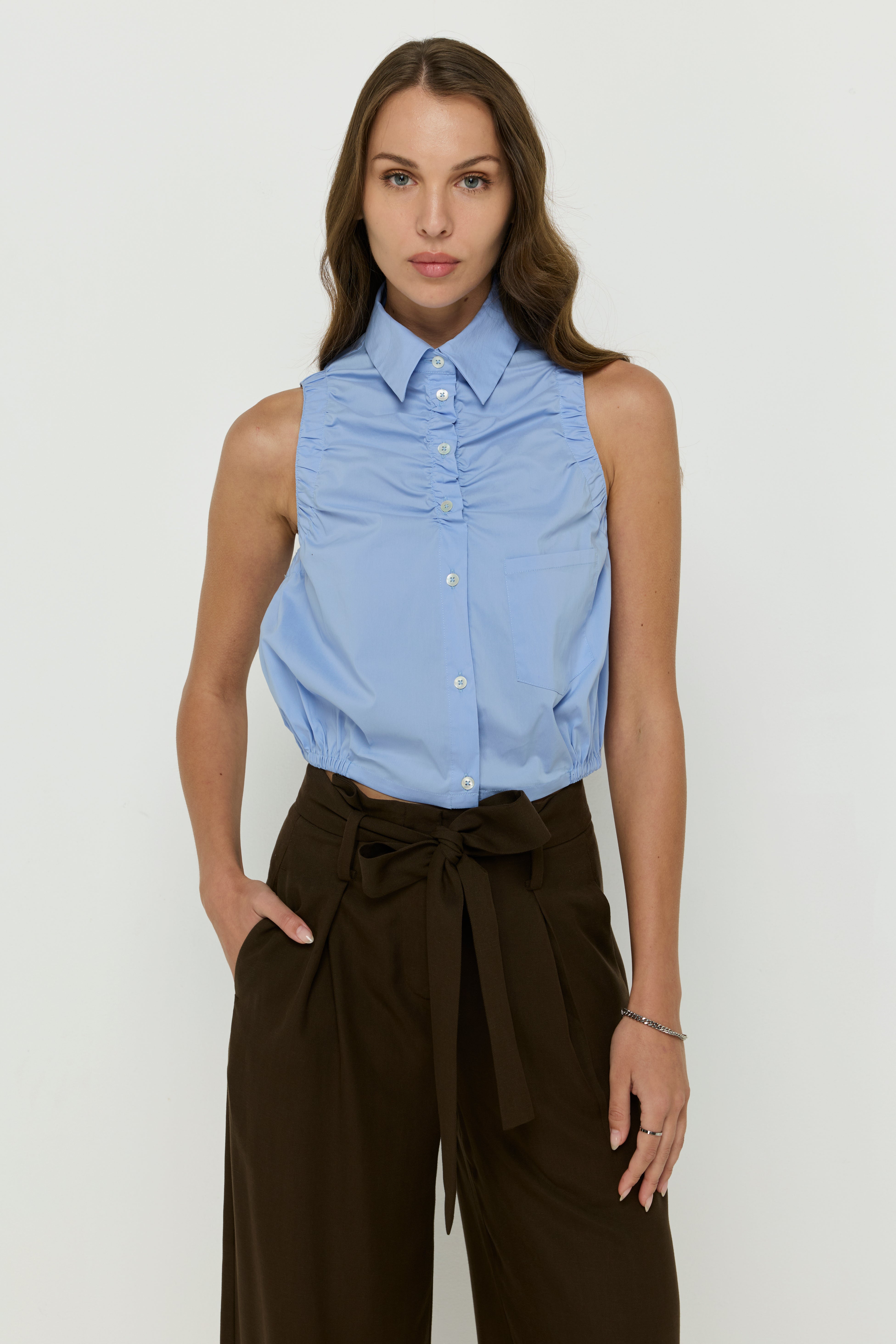 RUCHED FRONT SLEEVELESS CROPPED SHIRT