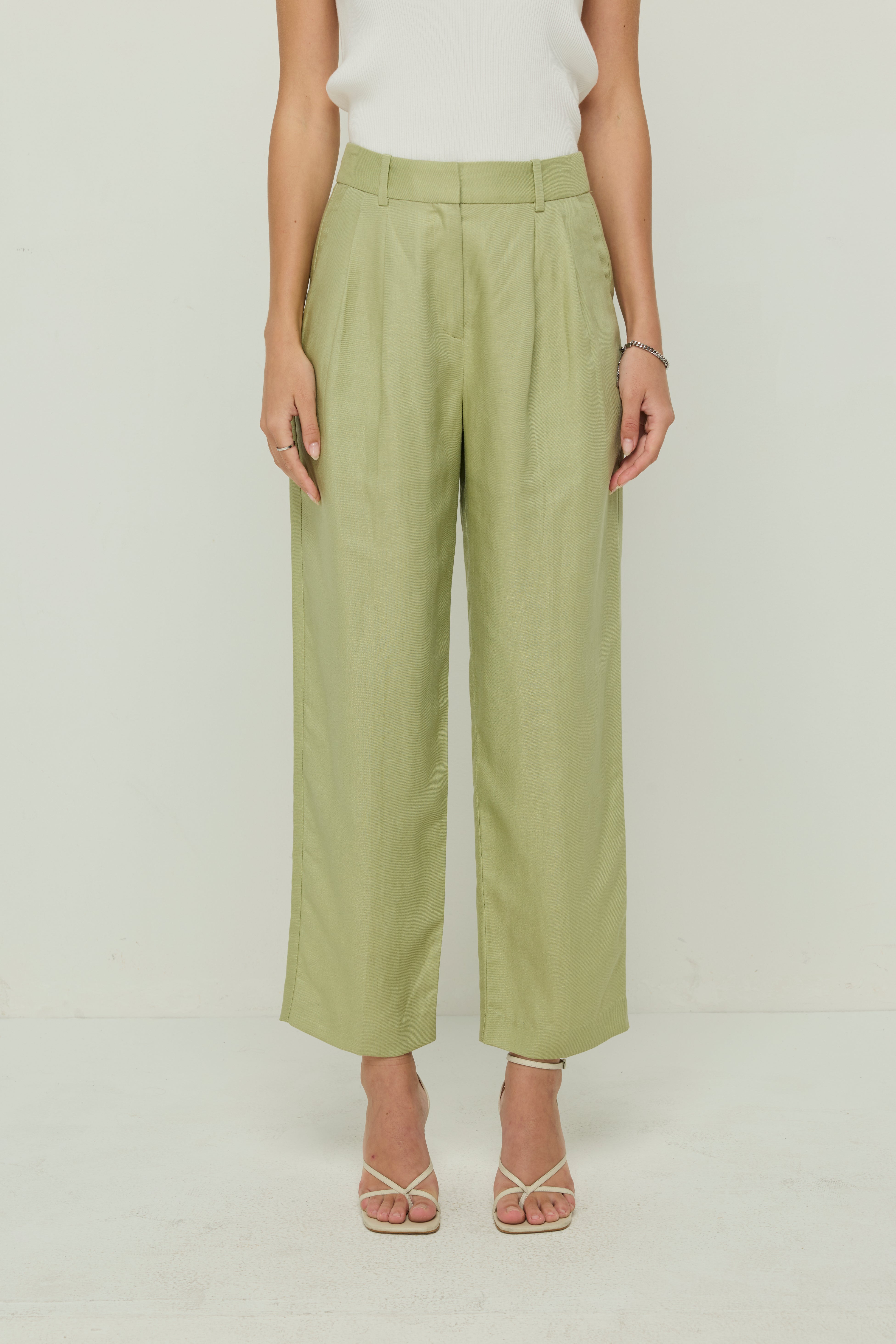 PLEATED TAPERED PANTS