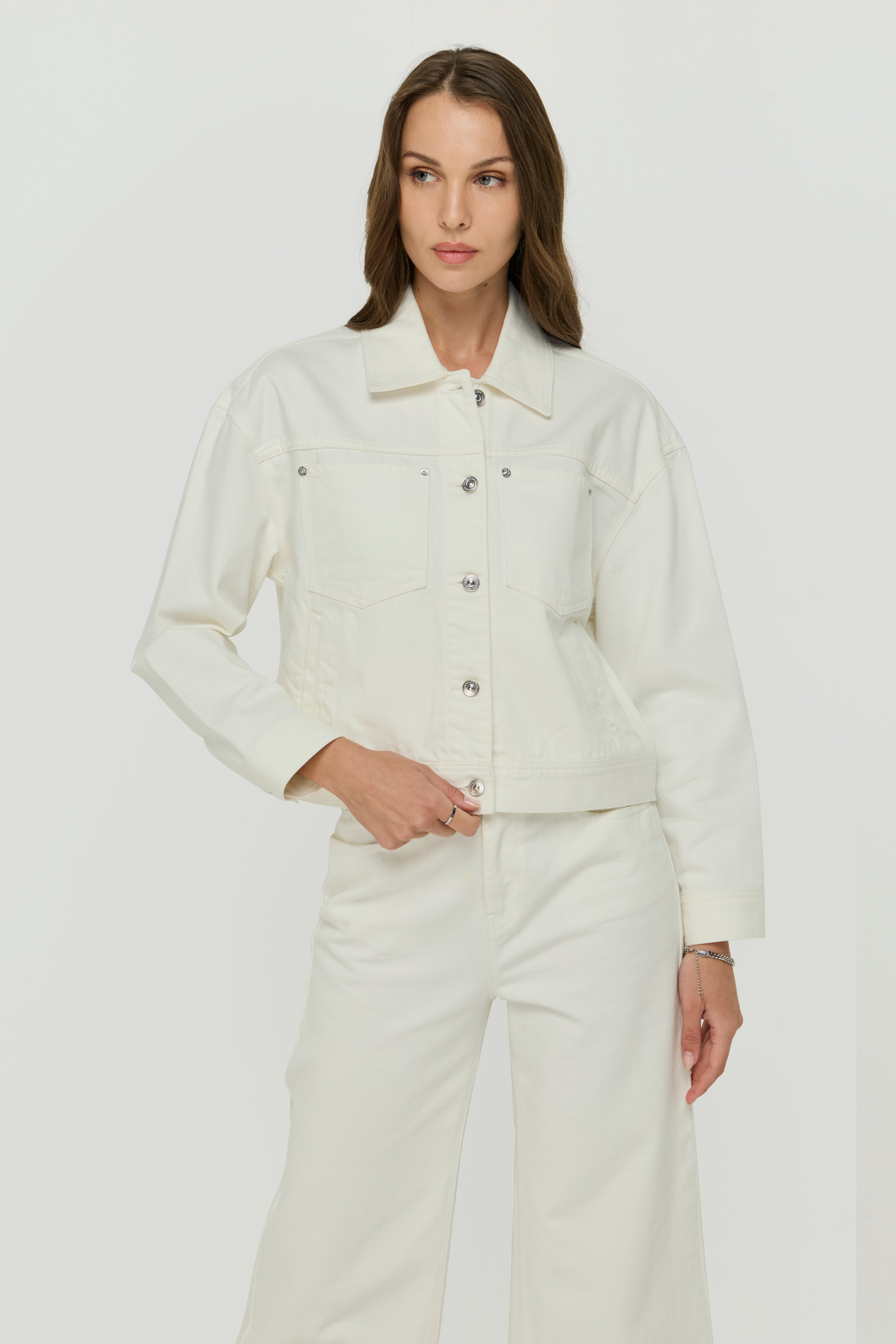 CROPPED WHITE DENIM JACKET