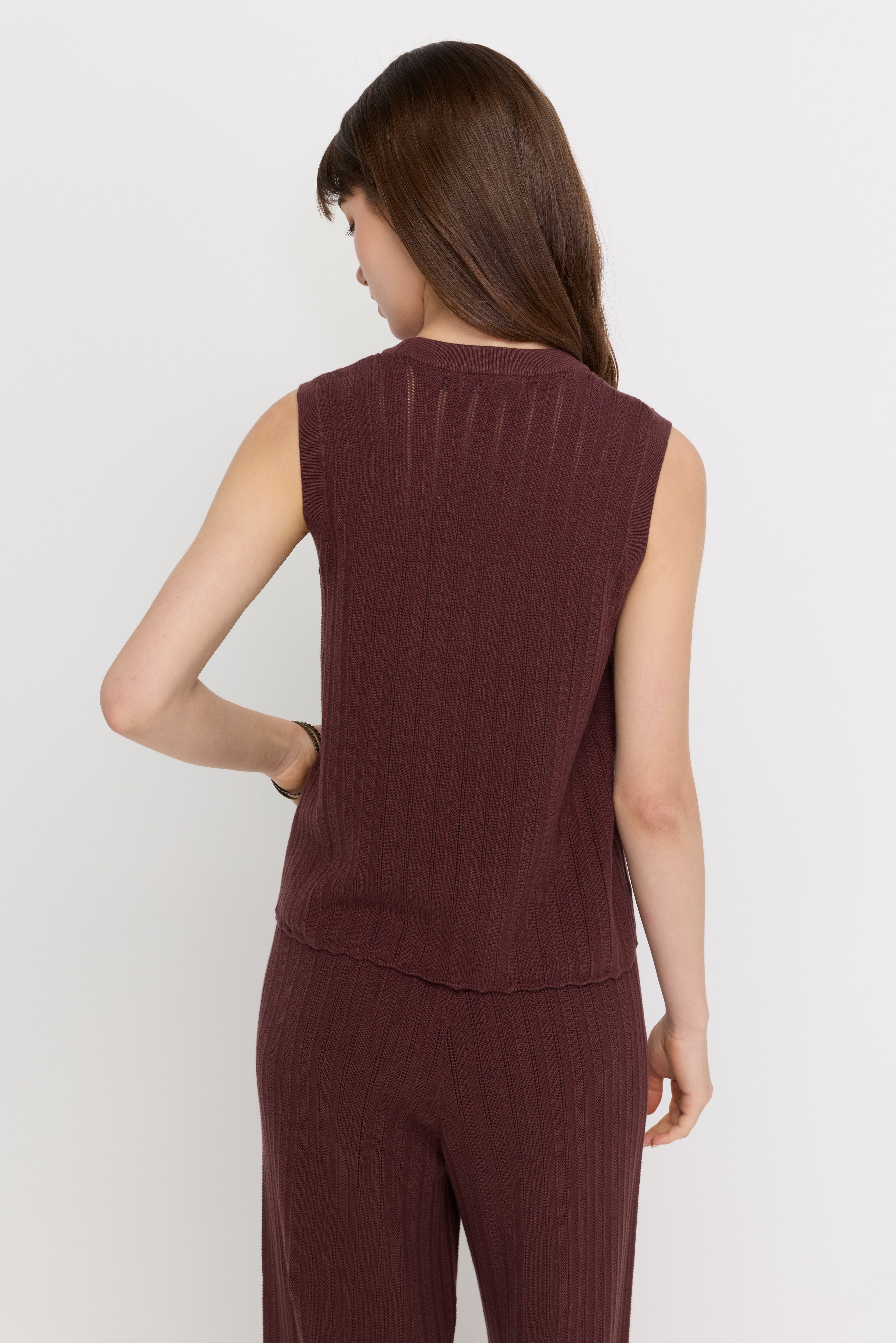 RIBBED KNIT SLEEVELESS TOP