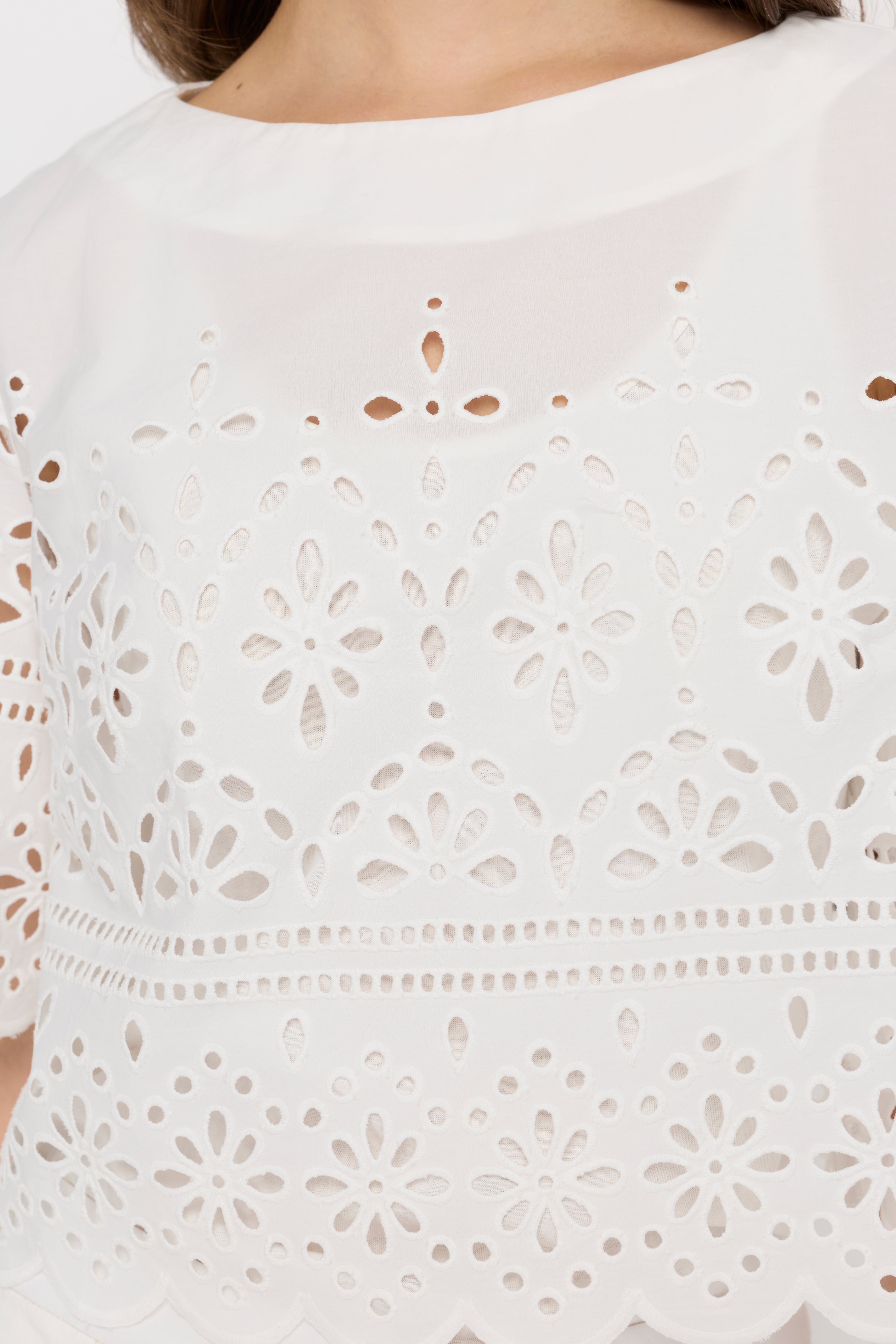 เสื้อเบลาส์แขนบานแต่งแขน